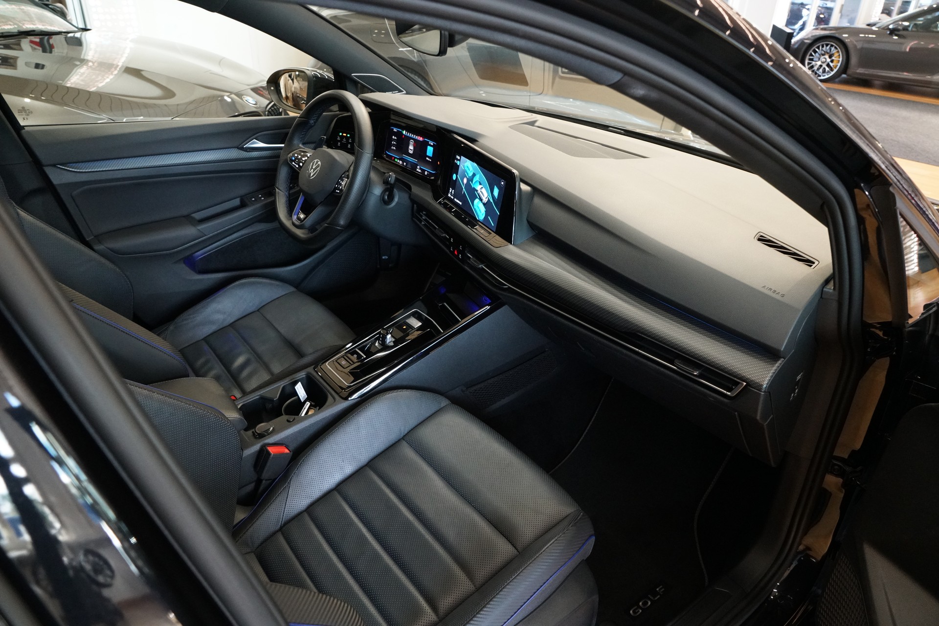 VW Golf 2.0 TSI R DSG 4Motion Akrapovič-image-14
