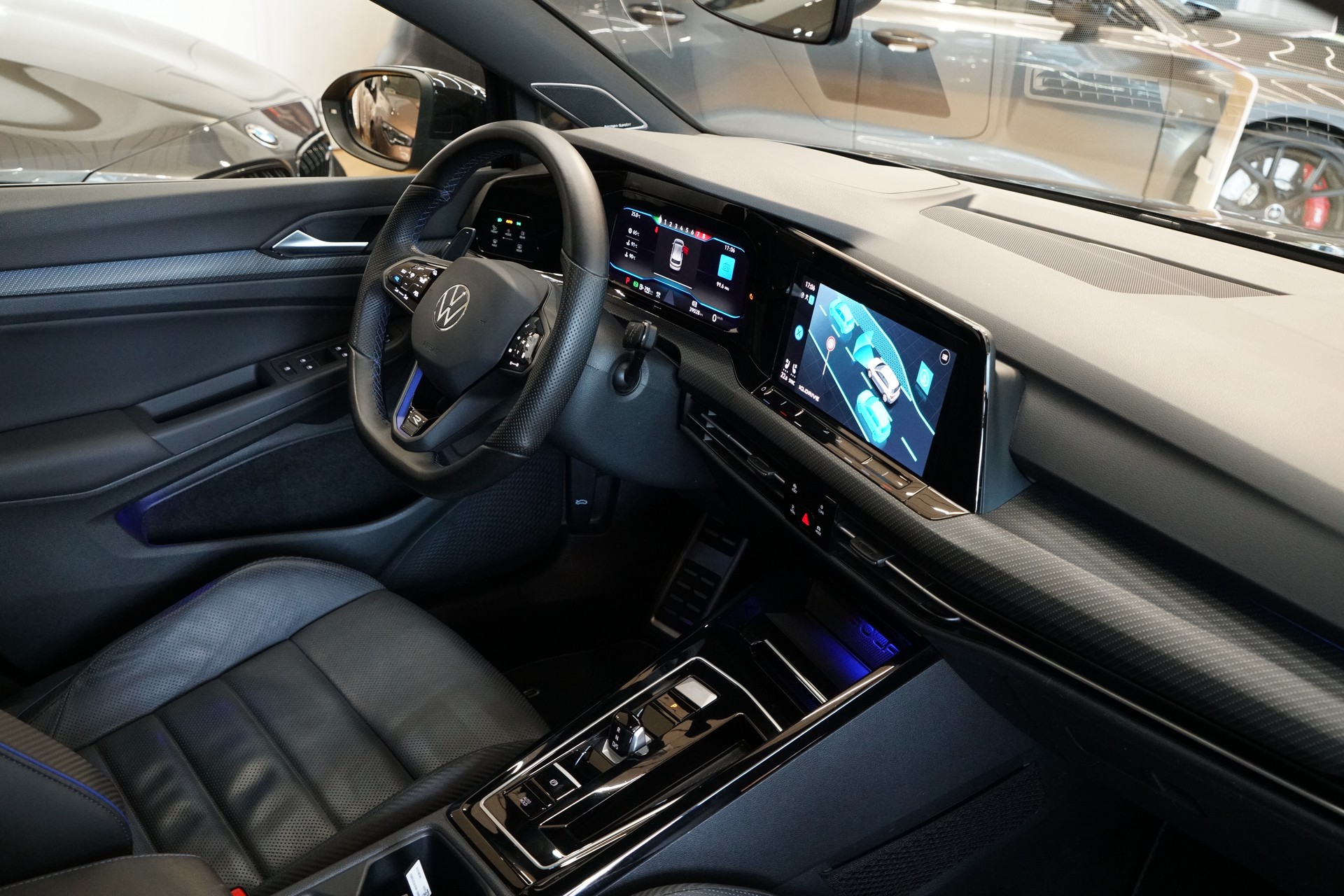VW Golf 2.0 TSI R DSG 4Motion Akrapovič-image-25