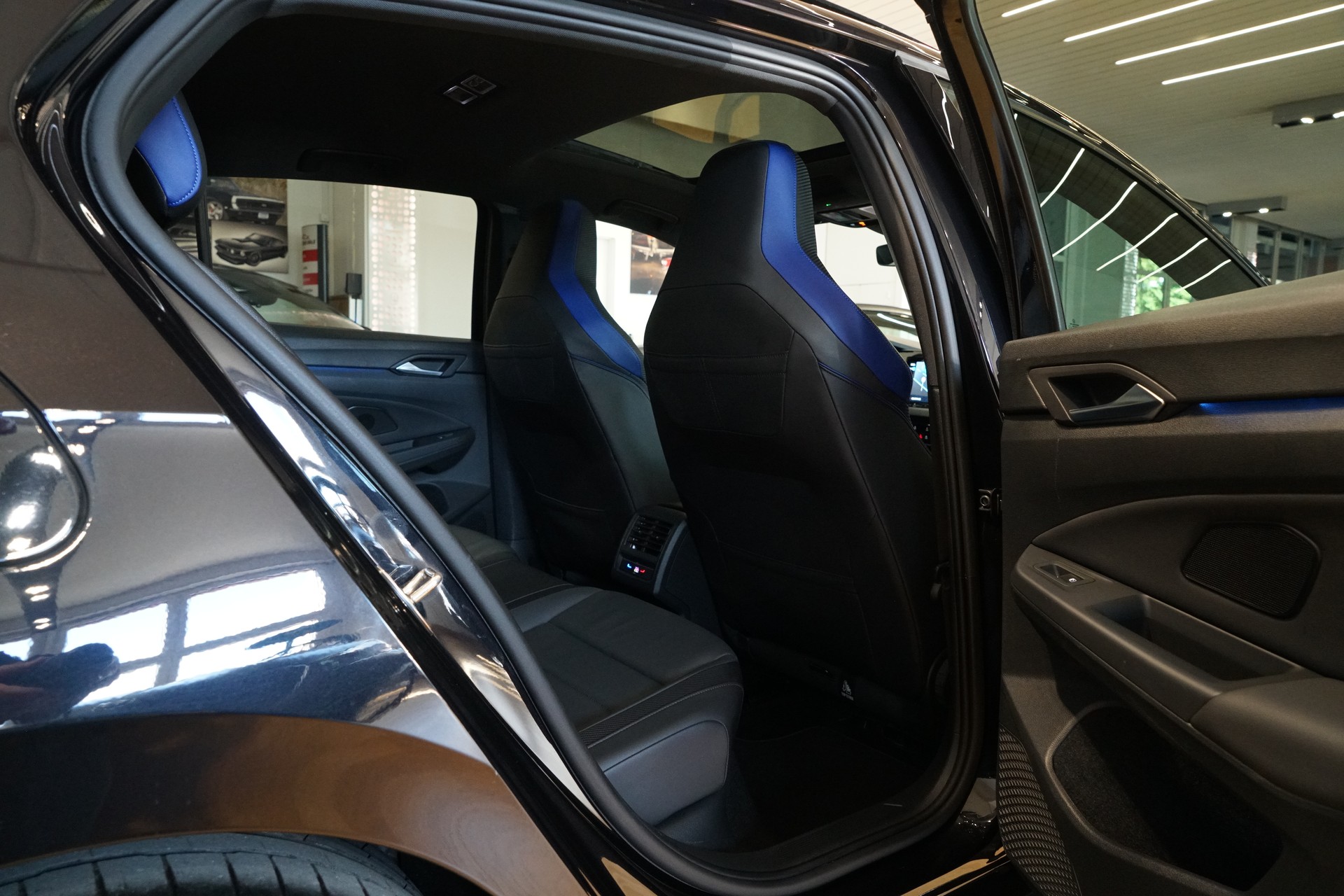 VW Golf 2.0 TSI R DSG 4Motion Akrapovič-image-22