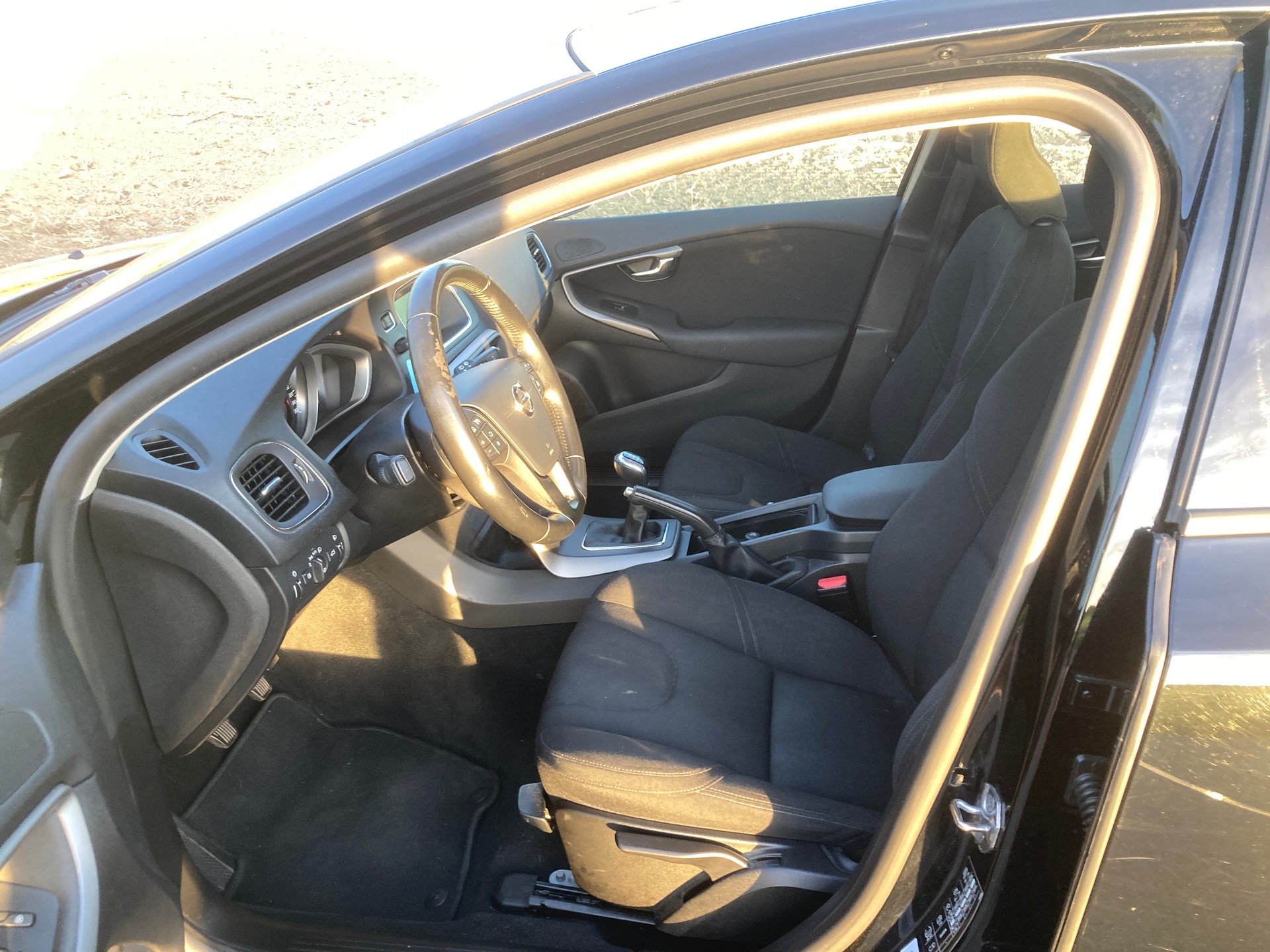 VOLVO V40 D2-image-8