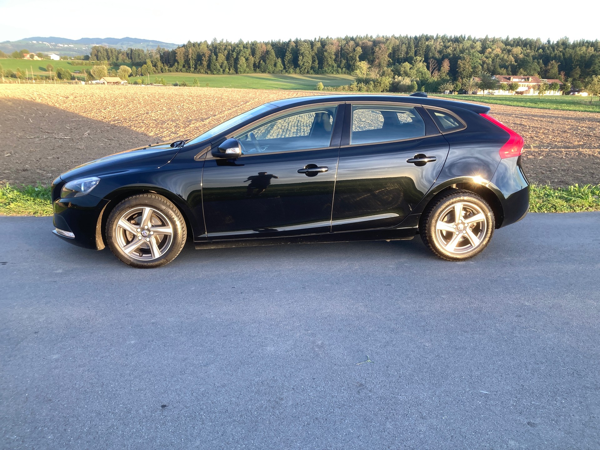 VOLVO V40 D2-image-4