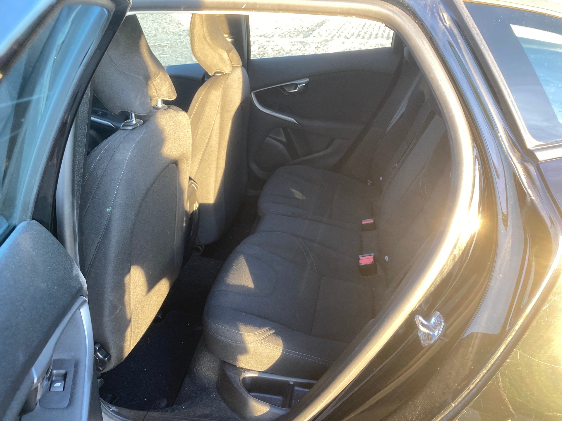 VOLVO V40 D2-image-7