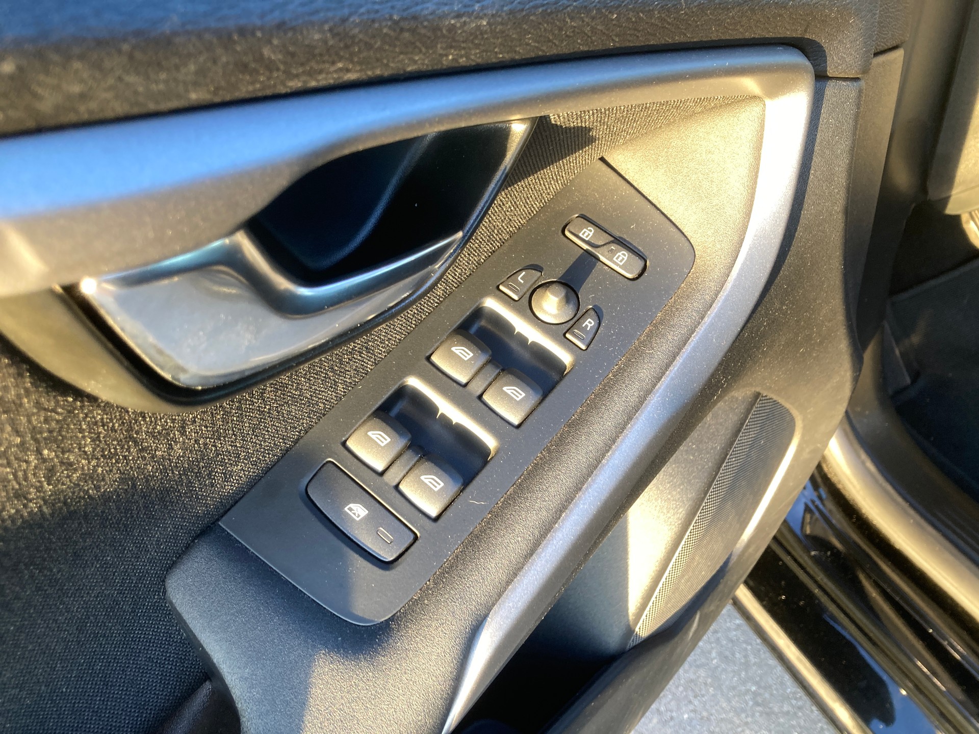 VOLVO V40 D2-image-9