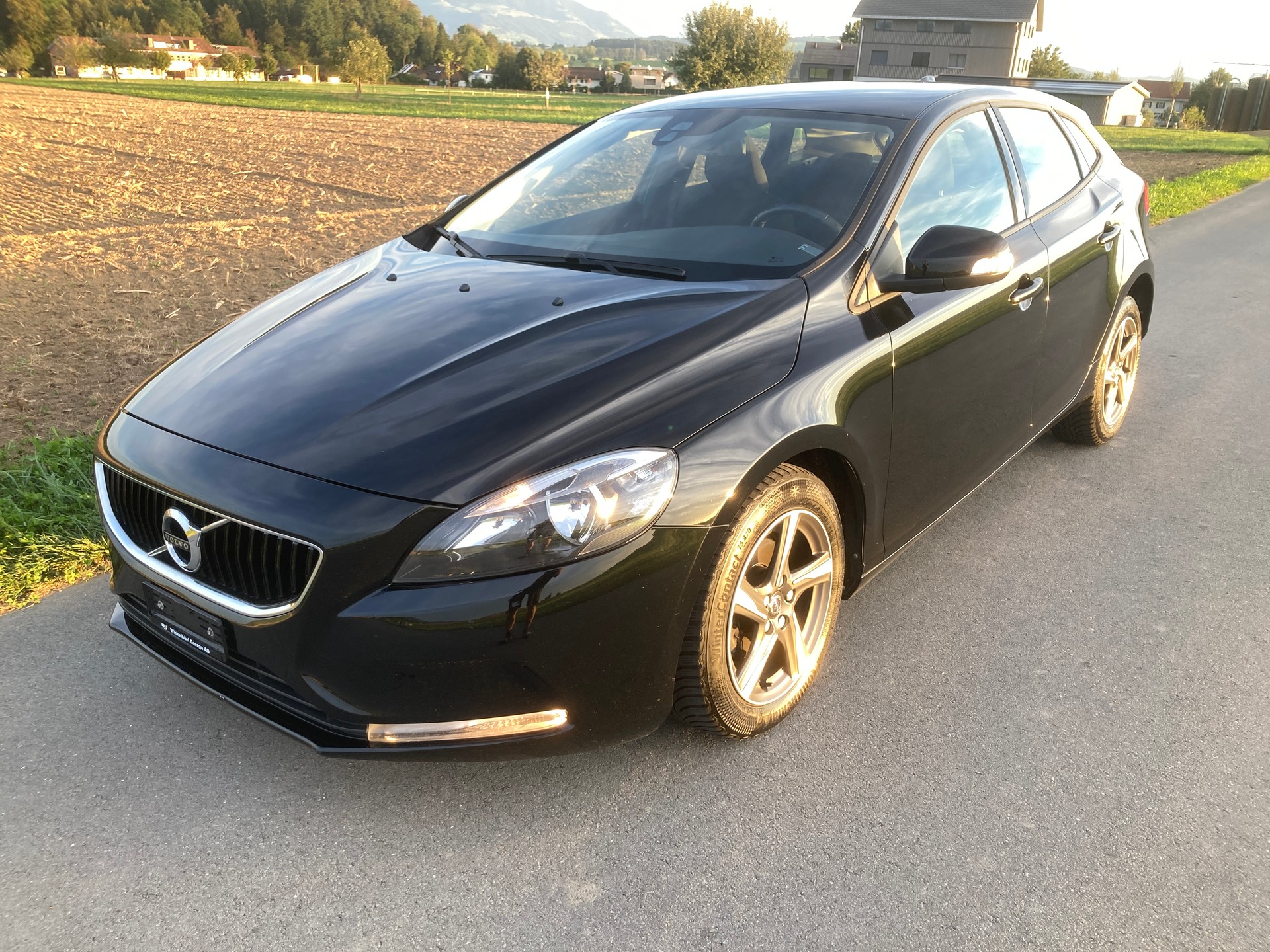 VOLVO V40 D2-image-0
