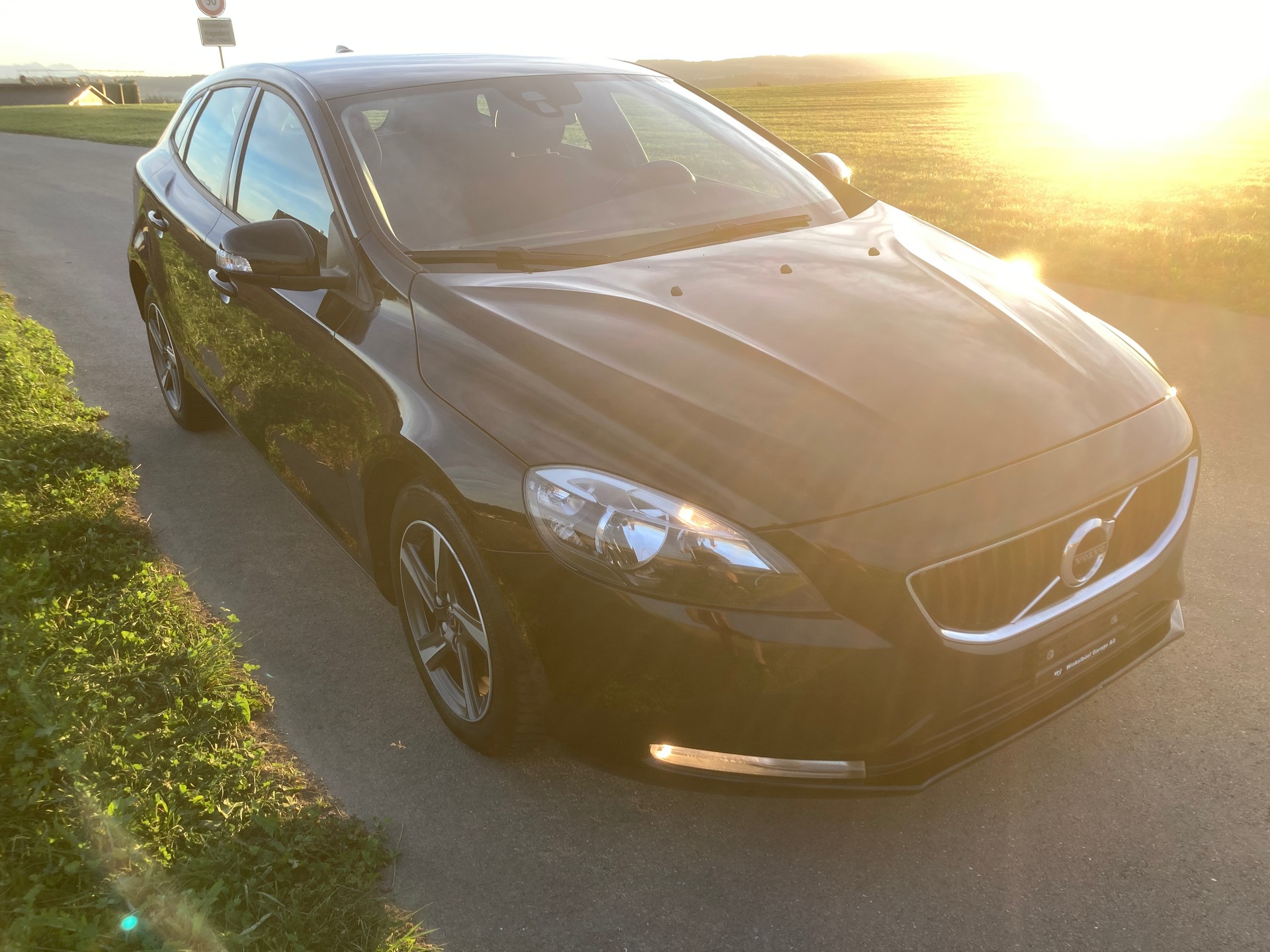 VOLVO V40 D2-image-1