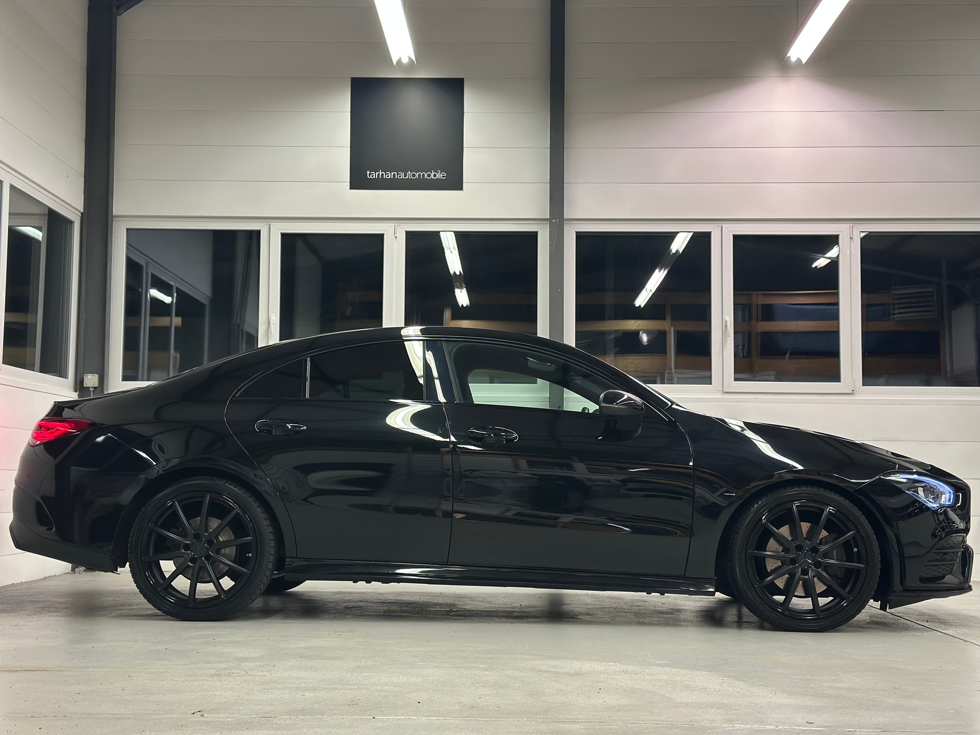 MERCEDES-BENZ CLA 200 AMG Line 7G-DCT-image-2