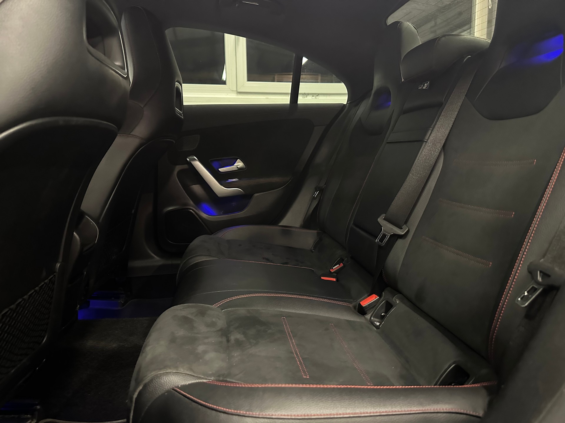 MERCEDES-BENZ CLA 200 AMG Line 7G-DCT-image-5