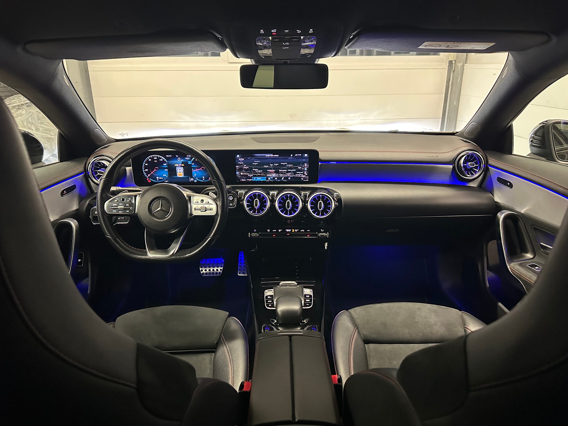 MERCEDES-BENZ CLA 200 AMG Line 7G-DCT-image-3