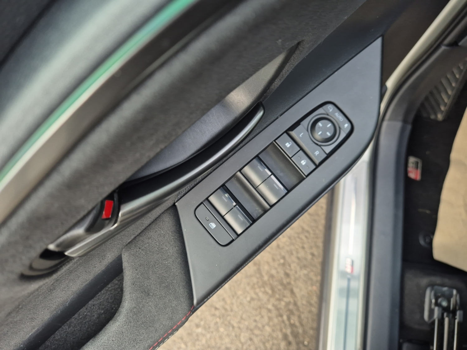 TOYOTA C-HR 2.0 HEV GR Sport Premiere 4x4-image-11