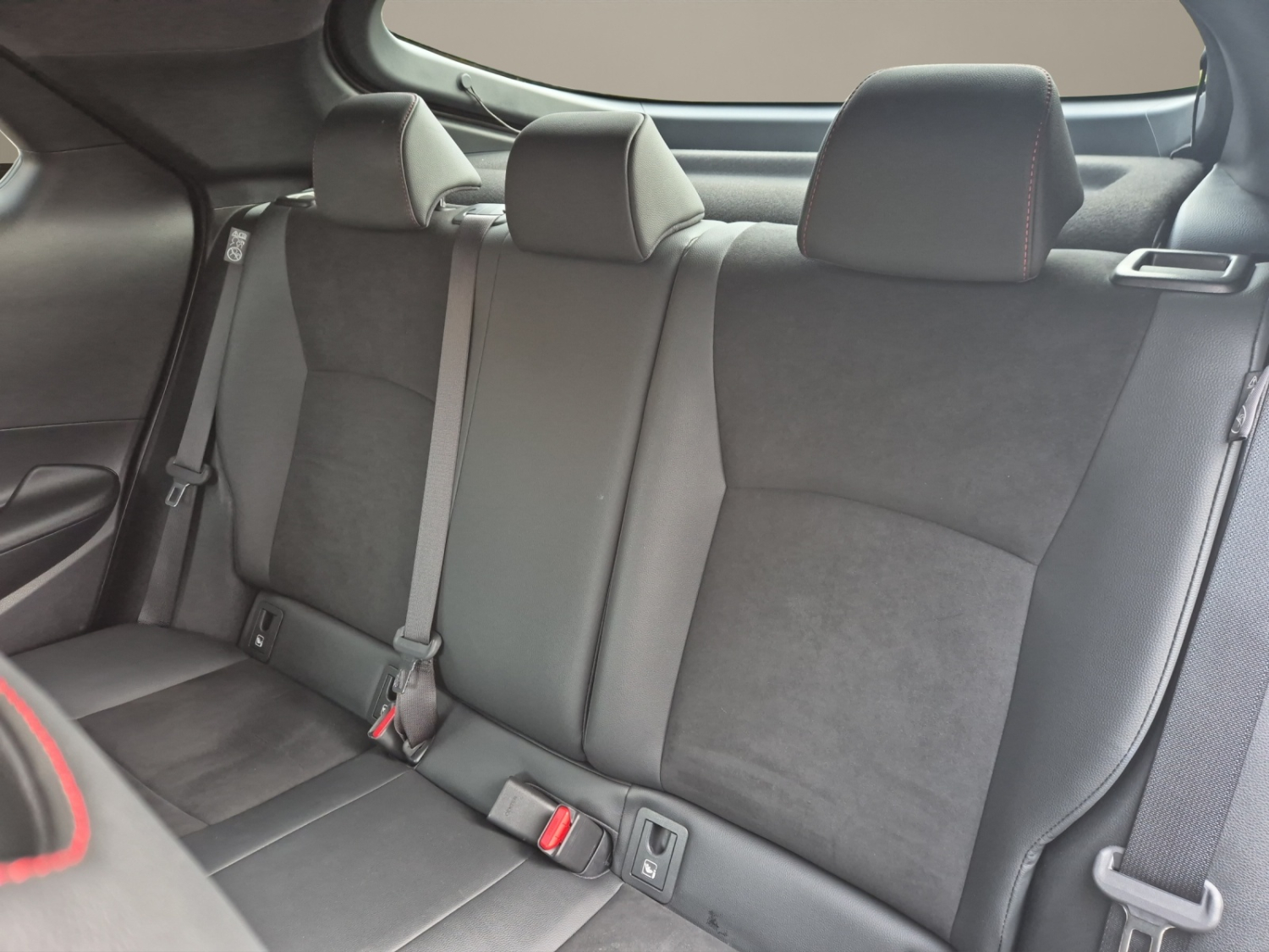 TOYOTA C-HR 2.0 HEV GR Sport Premiere 4x4-image-9