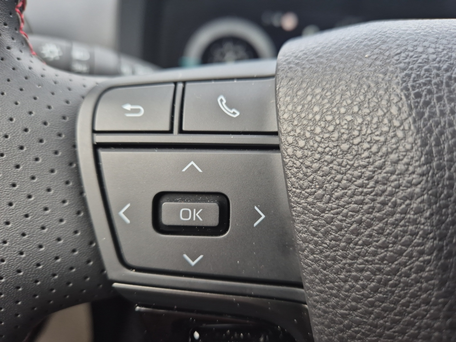 TOYOTA C-HR 2.0 HEV GR Sport Premiere 4x4-image-19