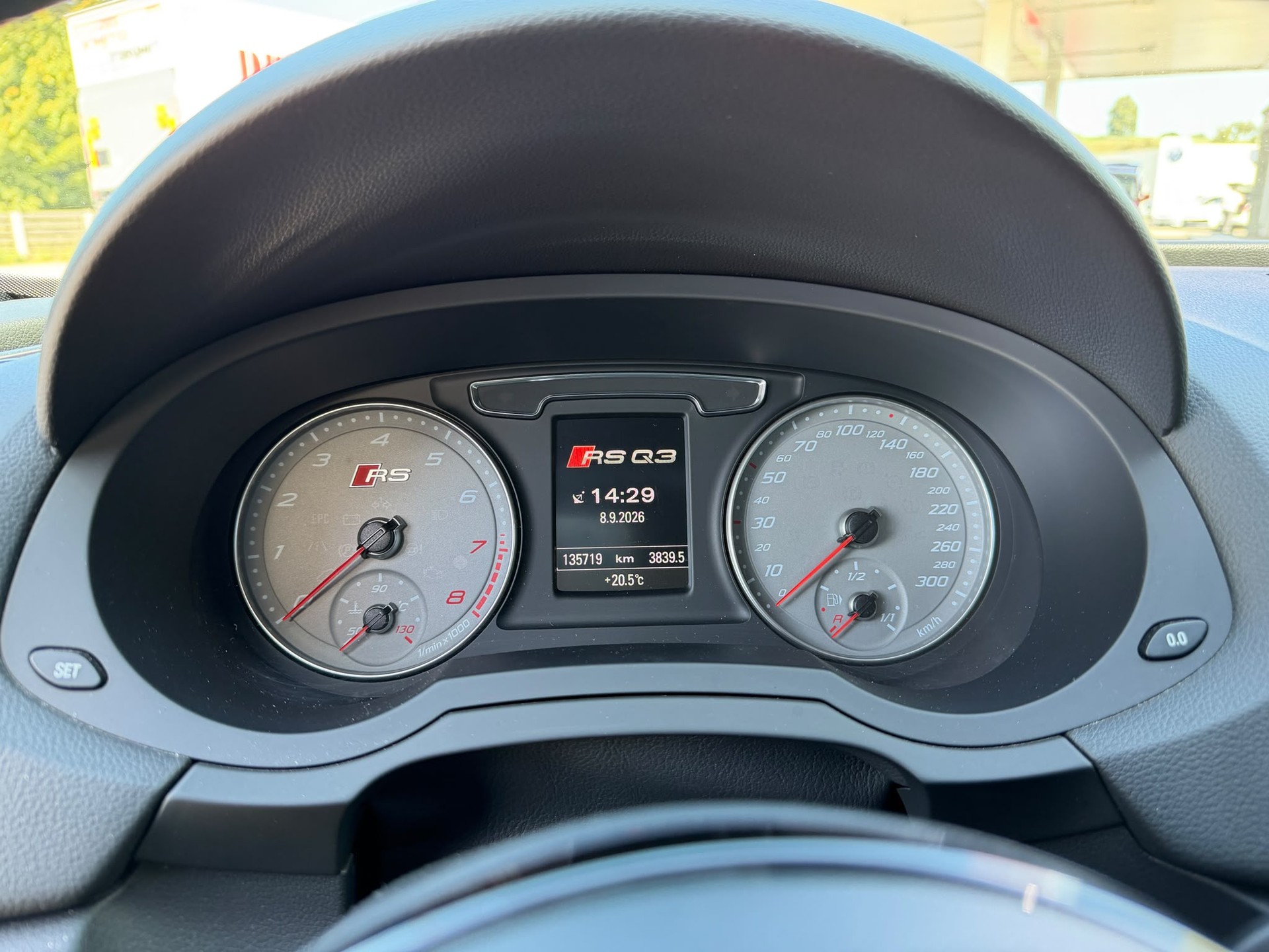 AUDI RS Q3 2.5 TFSI quattro S-tronic-image-14