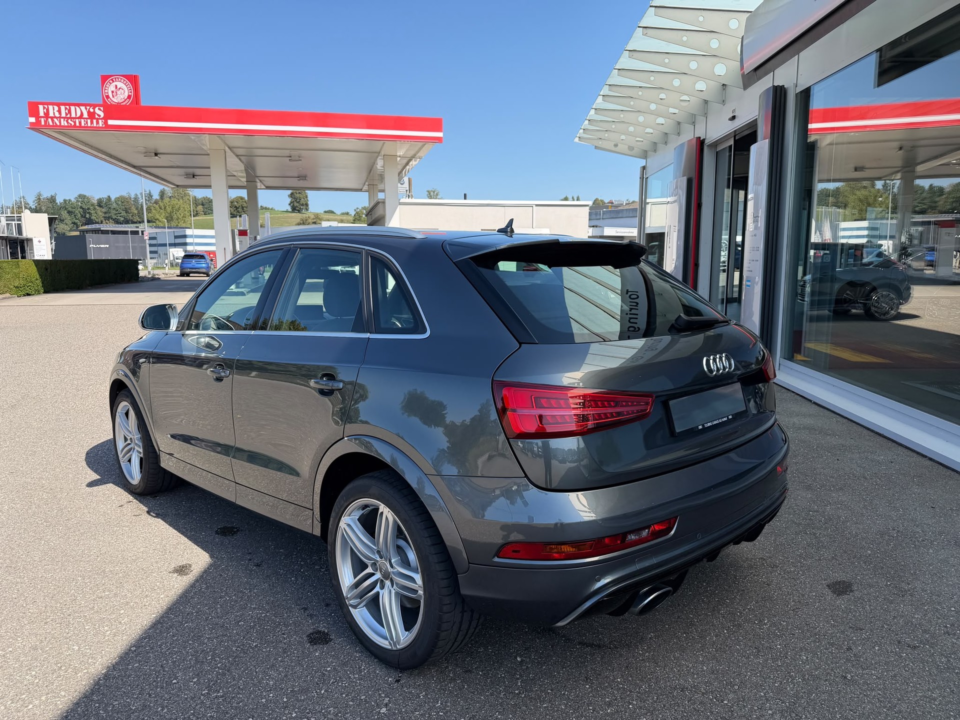AUDI RS Q3 2.5 TFSI quattro S-tronic-image-2