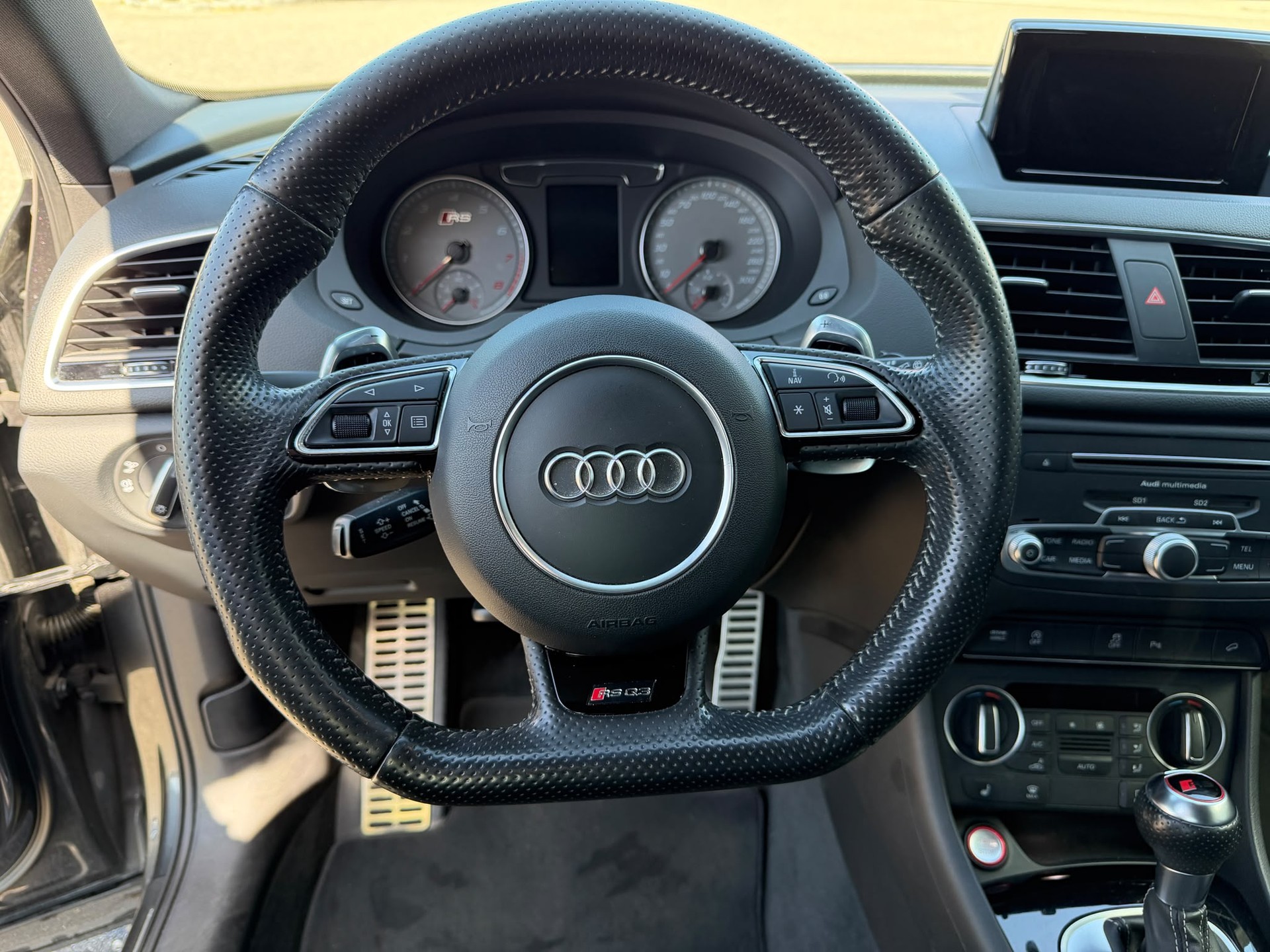 AUDI RS Q3 2.5 TFSI quattro S-tronic-image-15