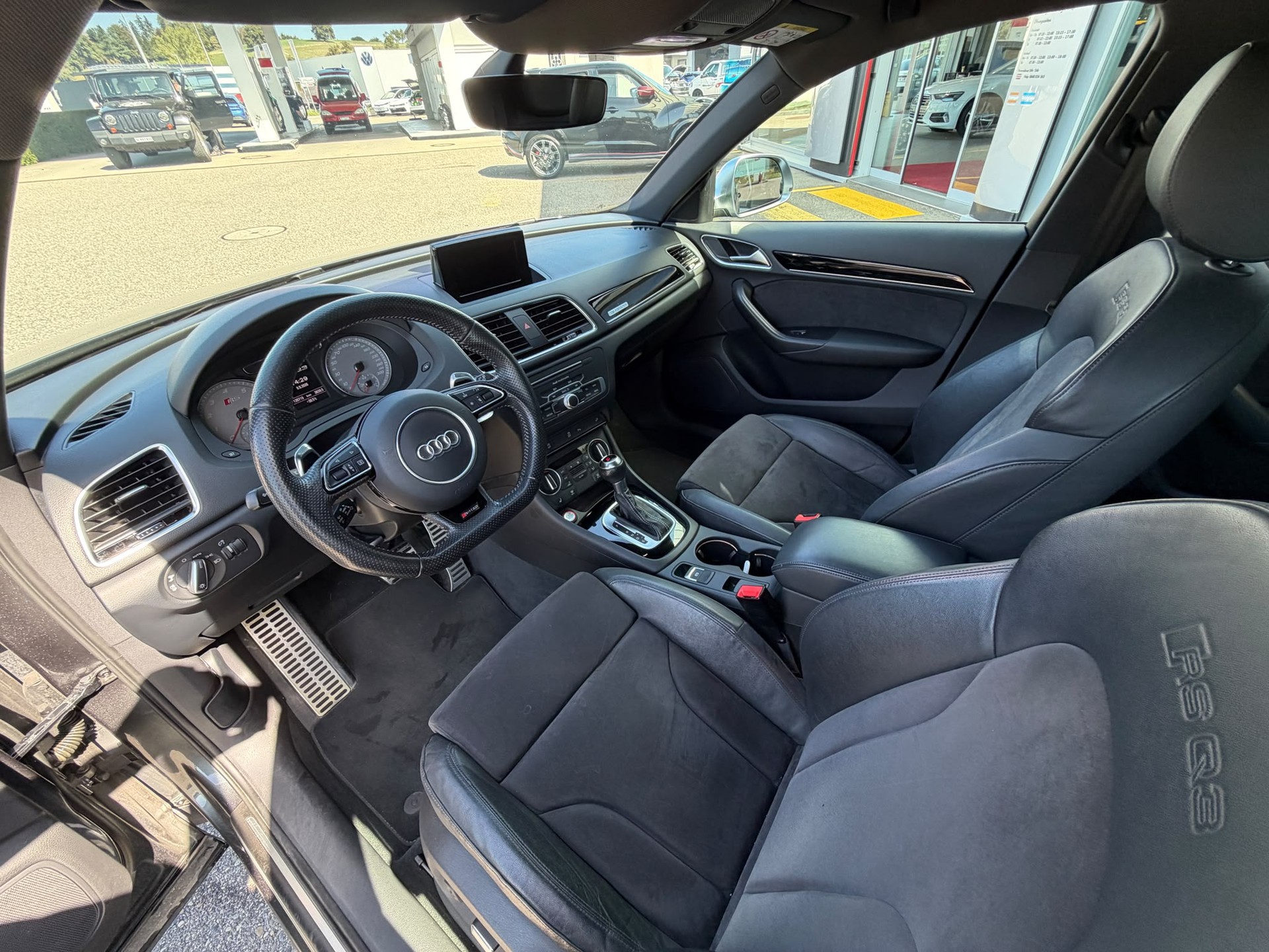 AUDI RS Q3 2.5 TFSI quattro S-tronic-image-10