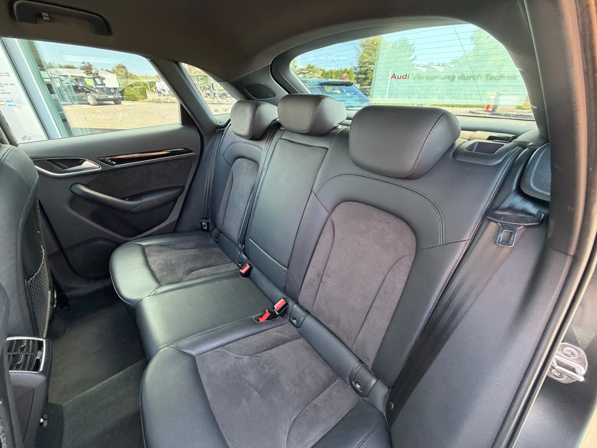 AUDI RS Q3 2.5 TFSI quattro S-tronic-image-22