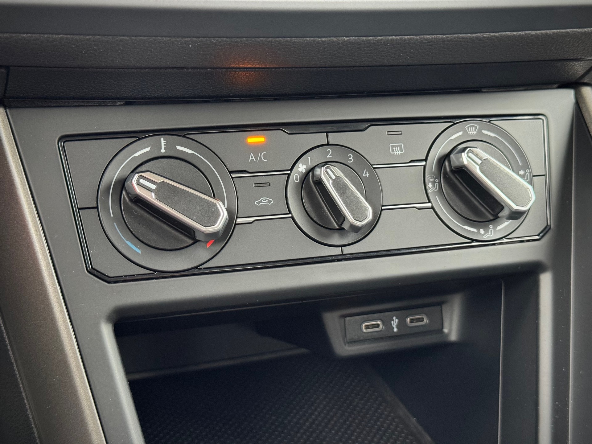VW Polo 1.0 TSI BMT Comfortline - Véhicule Suisse (CH)-image-13