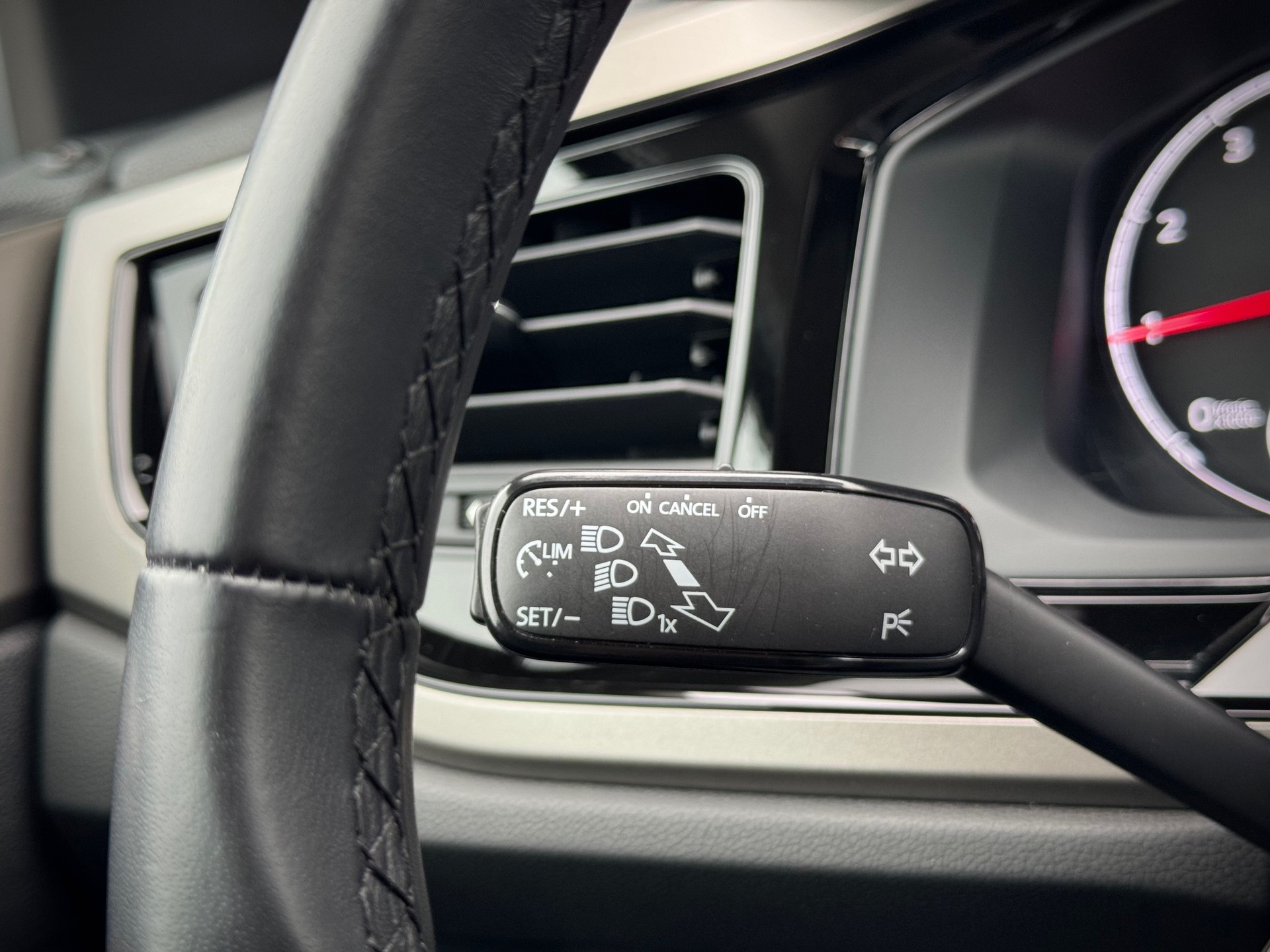 VW Polo 1.0 TSI BMT Comfortline - Véhicule Suisse (CH)-image-11
