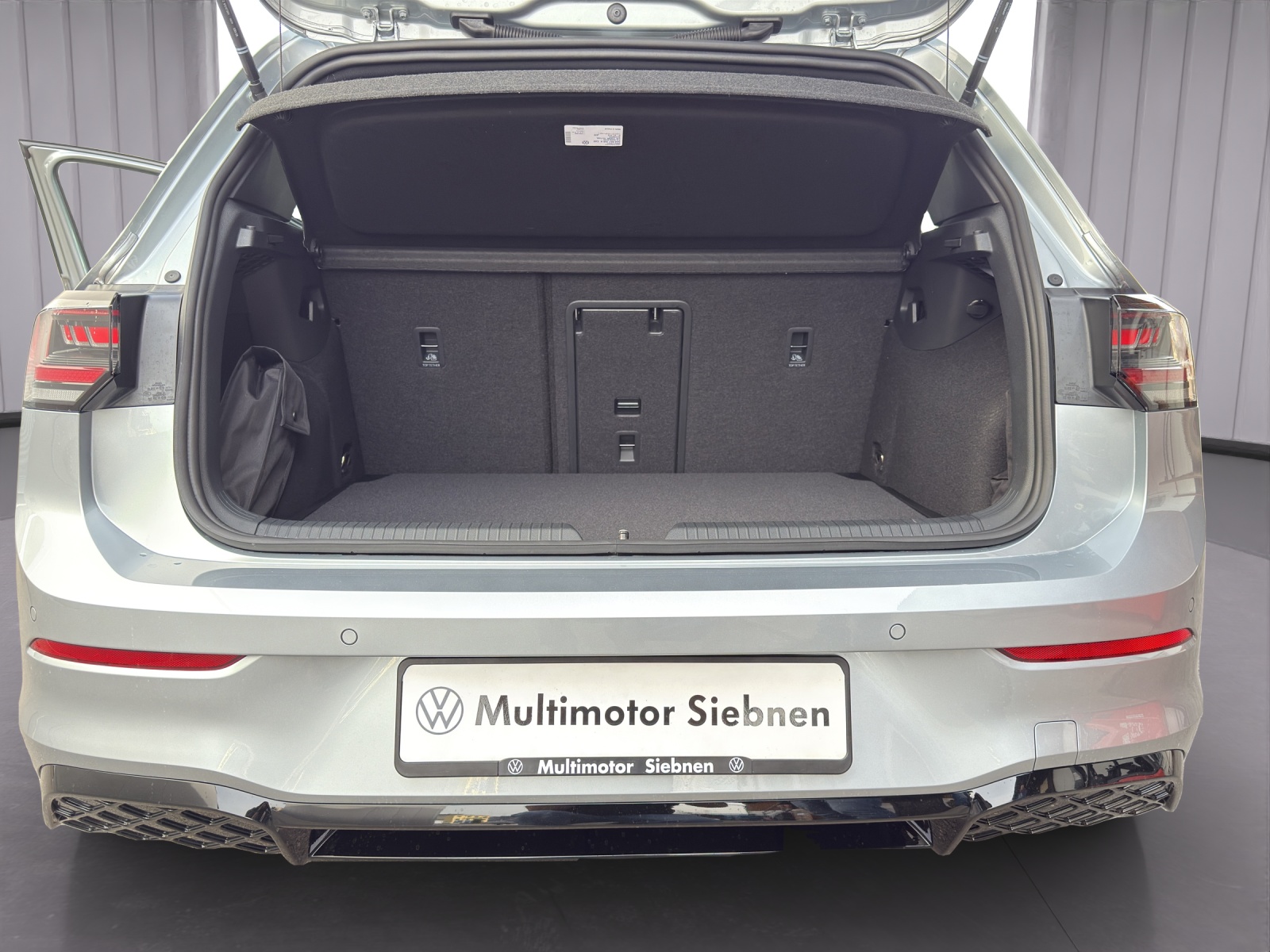 VW Golf 1.5 e TSI mHEV R-Line DSG-image-13