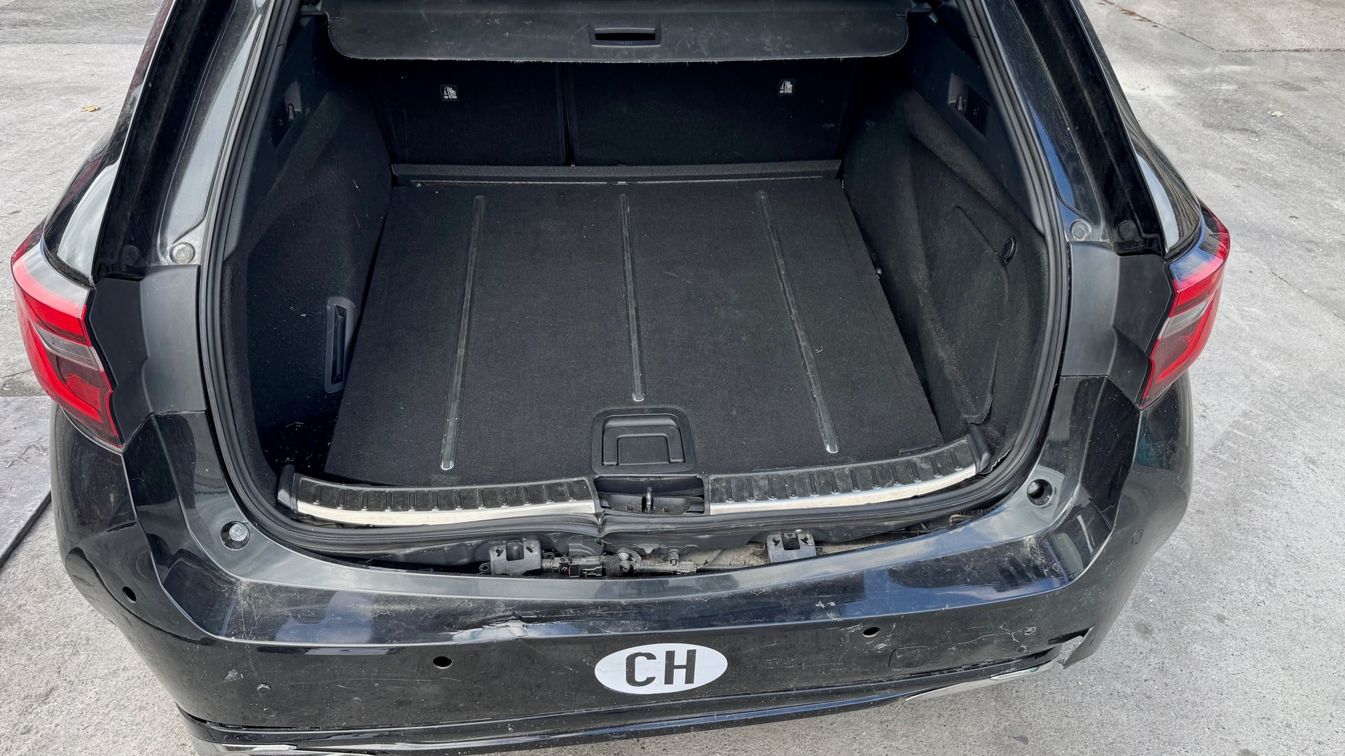 TOYOTA Corolla Touring Sports 2.0 HSD Premium e-CVT-image-8