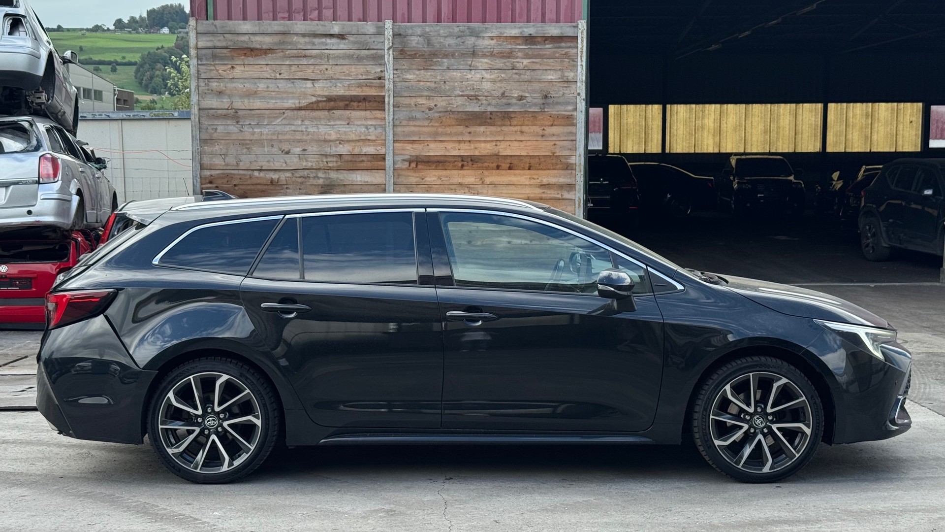 TOYOTA Corolla Touring Sports 2.0 HSD Premium e-CVT-image-3