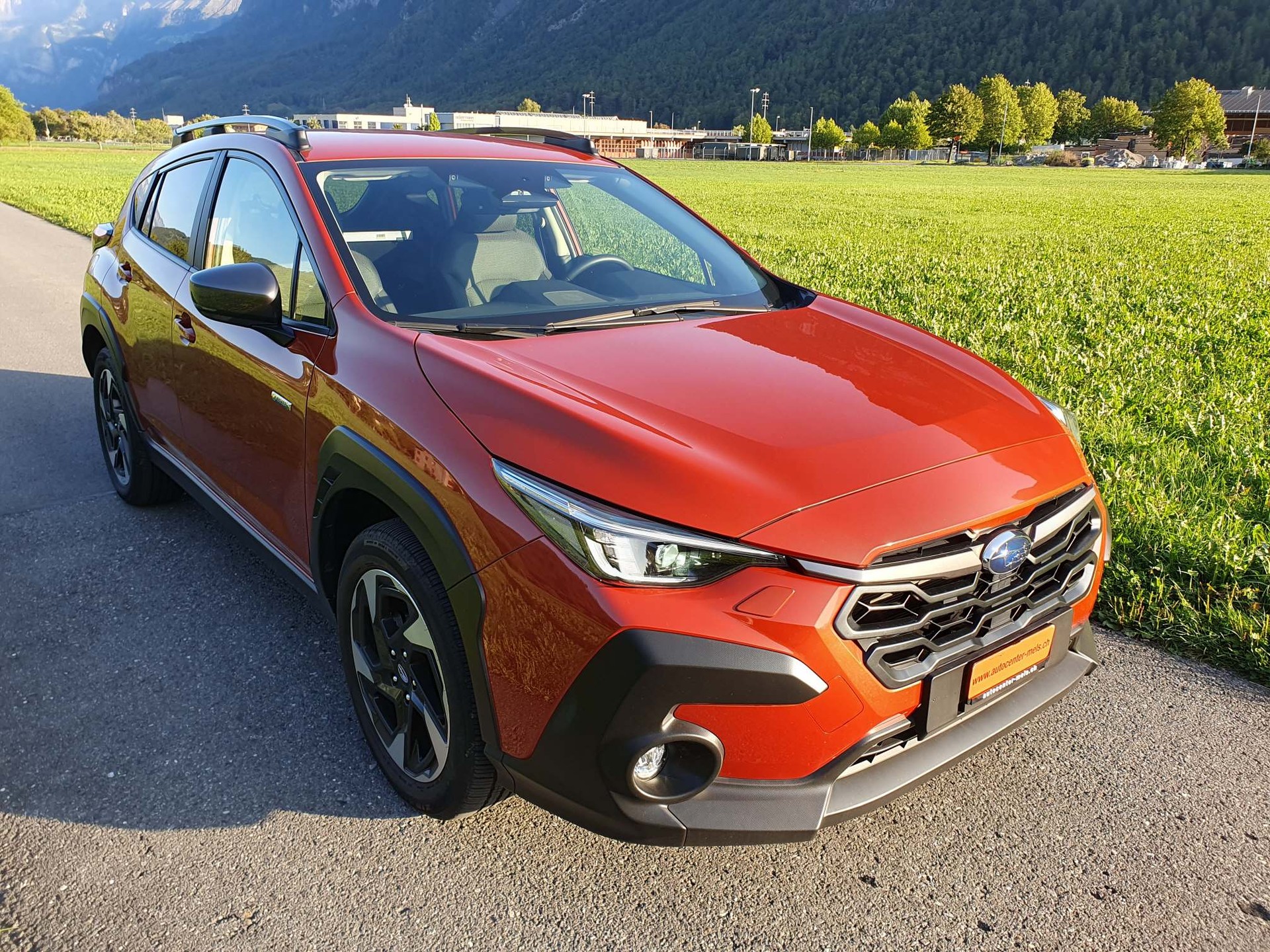 SUBARU Crosstrek 2.0i e-Boxer Swiss + 4x4-image-0