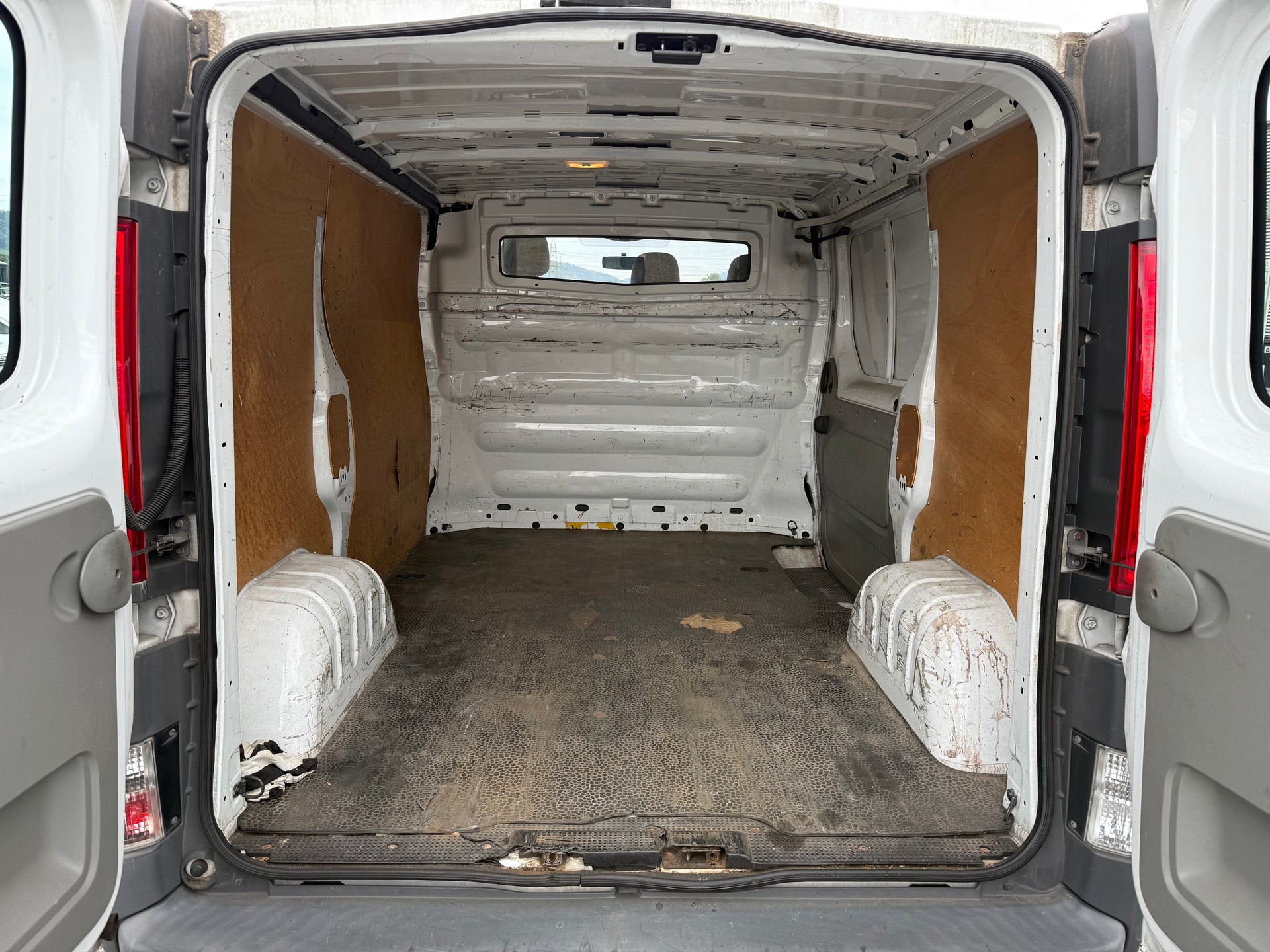 OPEL Vivaro 2.0 CDTI 2.7t L1H1-image-9