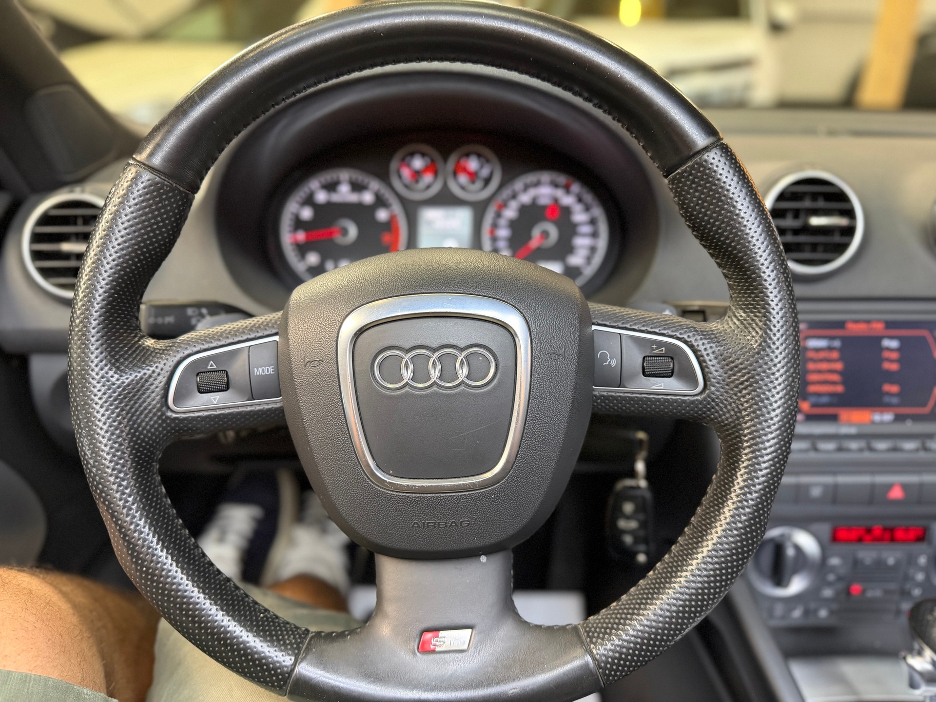 AUDI A3 Cabriolet 1.8 TFSI Attraction S-tronic S-Line-image-12