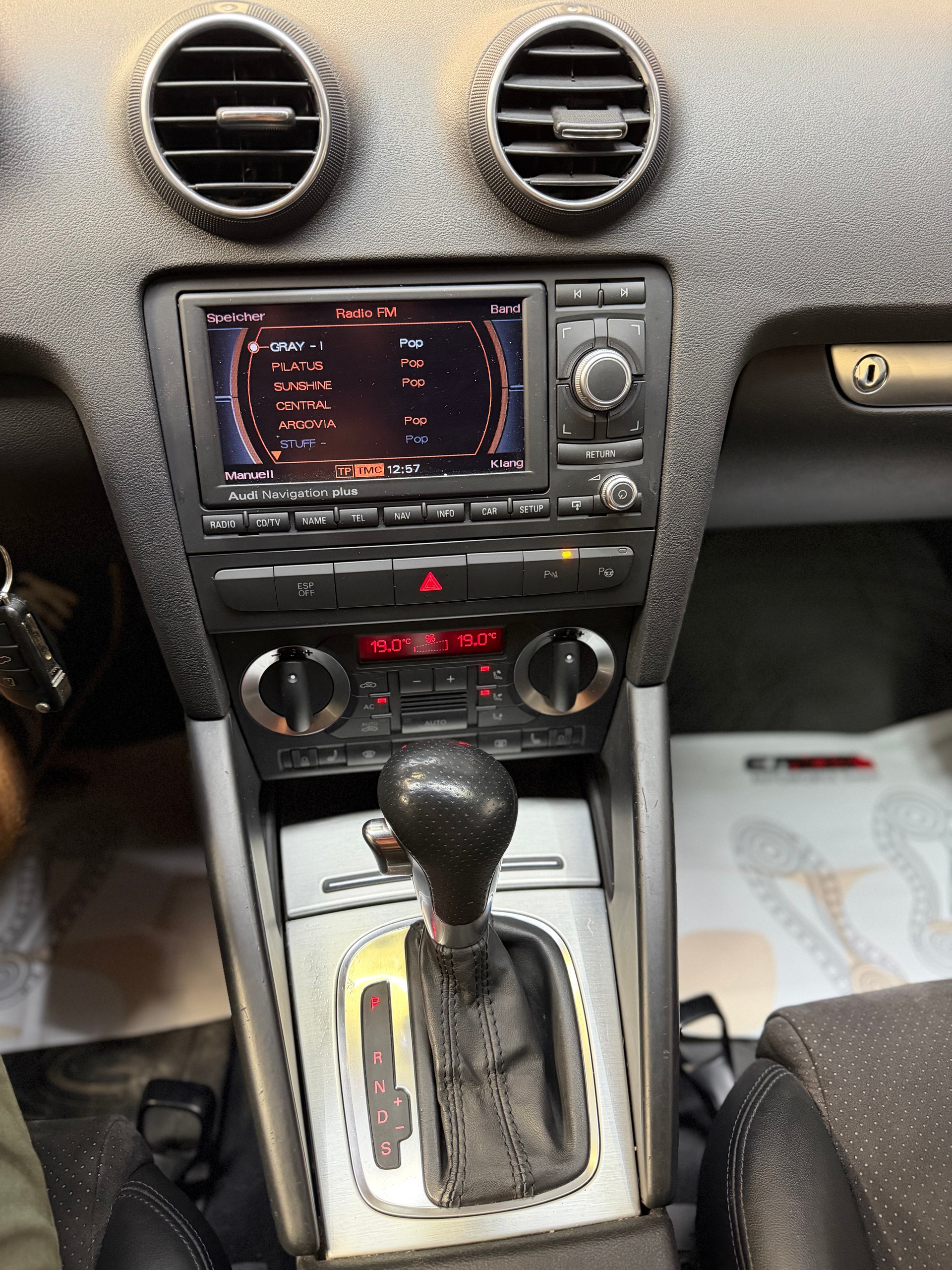 AUDI A3 Cabriolet 1.8 TFSI Attraction S-tronic S-Line-image-13