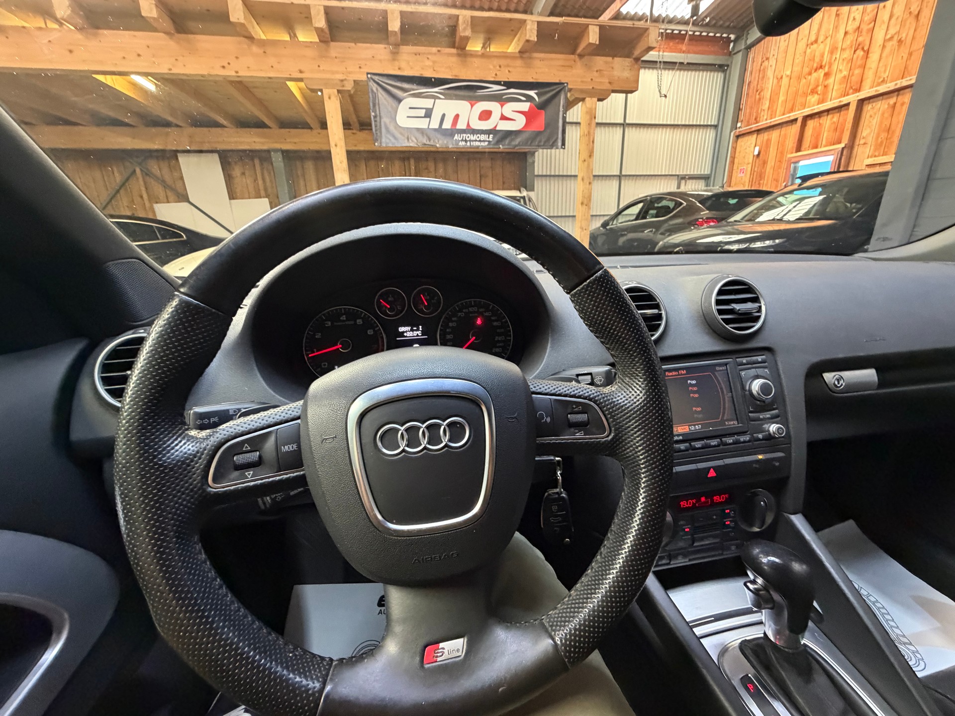 AUDI A3 Cabriolet 1.8 TFSI Attraction S-tronic S-Line-image-14