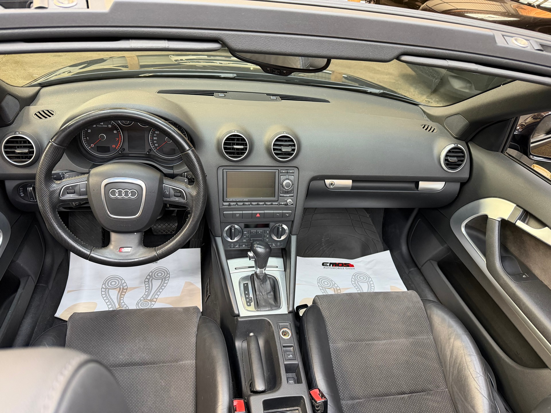 AUDI A3 Cabriolet 1.8 TFSI Attraction S-tronic S-Line-image-9