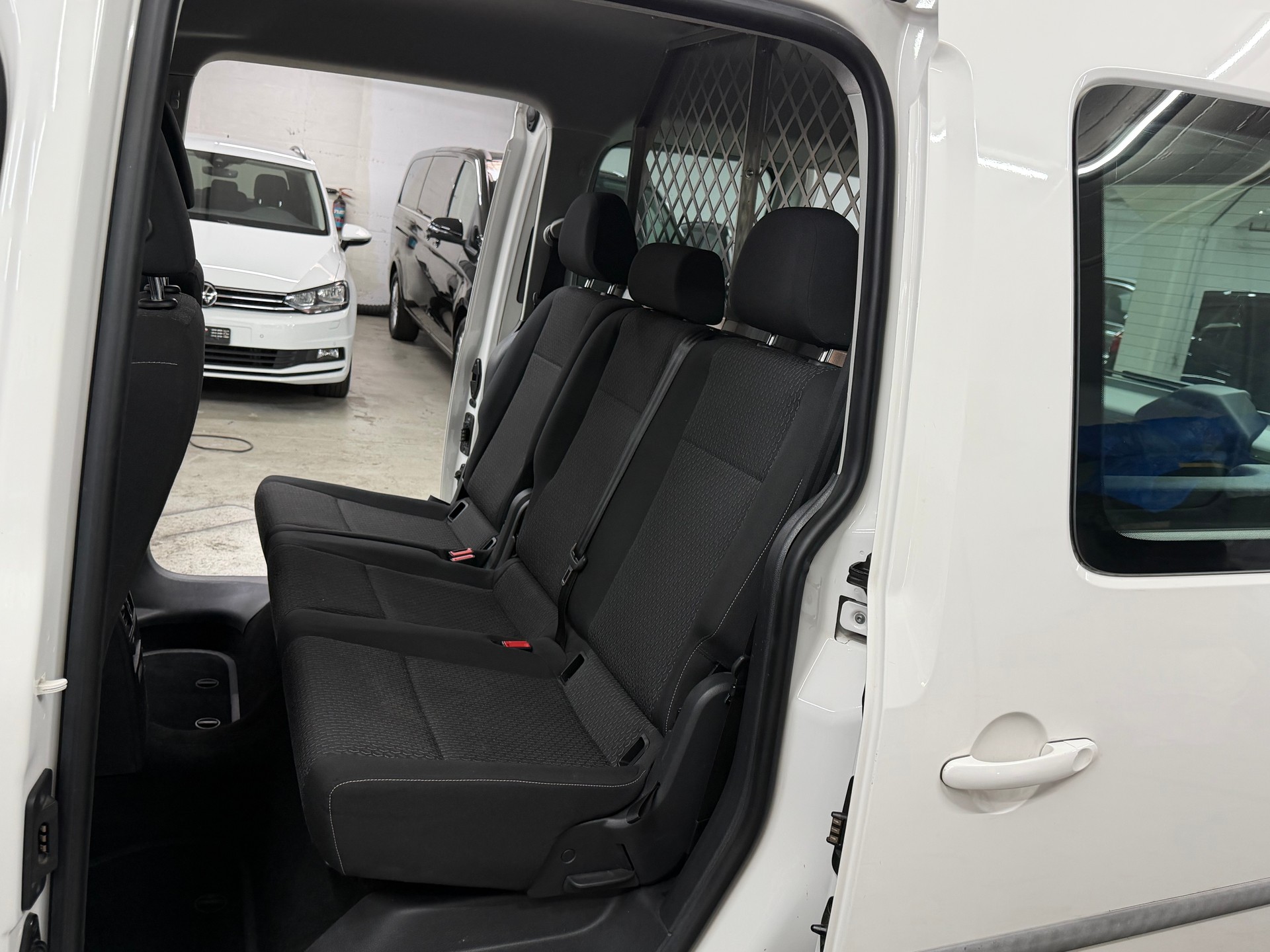 VW Caddy Maxi 2.0 TDI-image-5