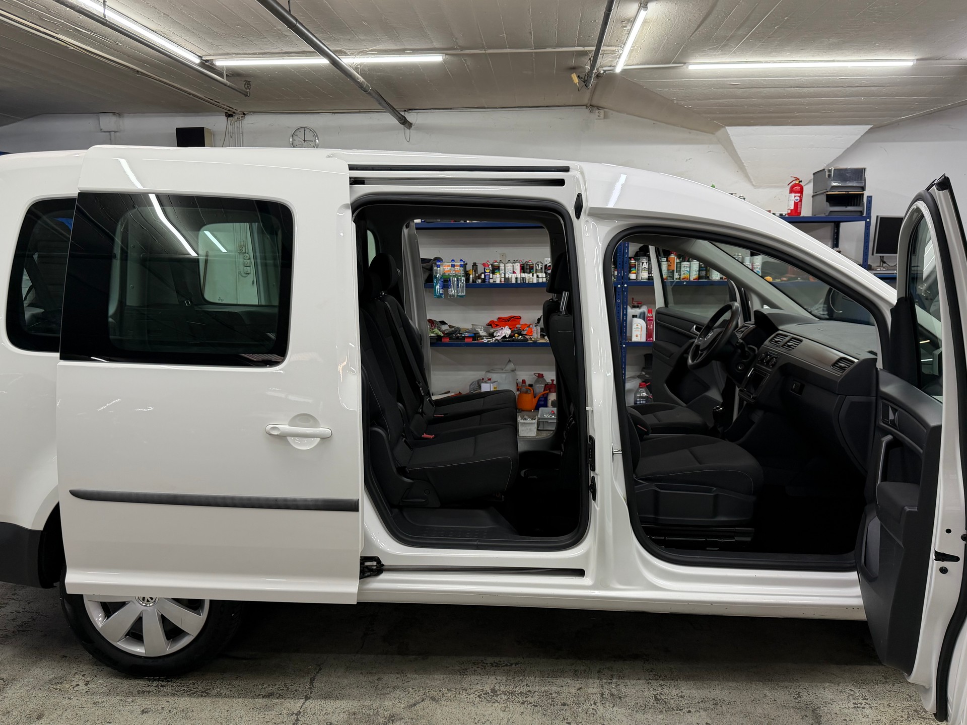 VW Caddy Maxi 2.0 TDI-image-6