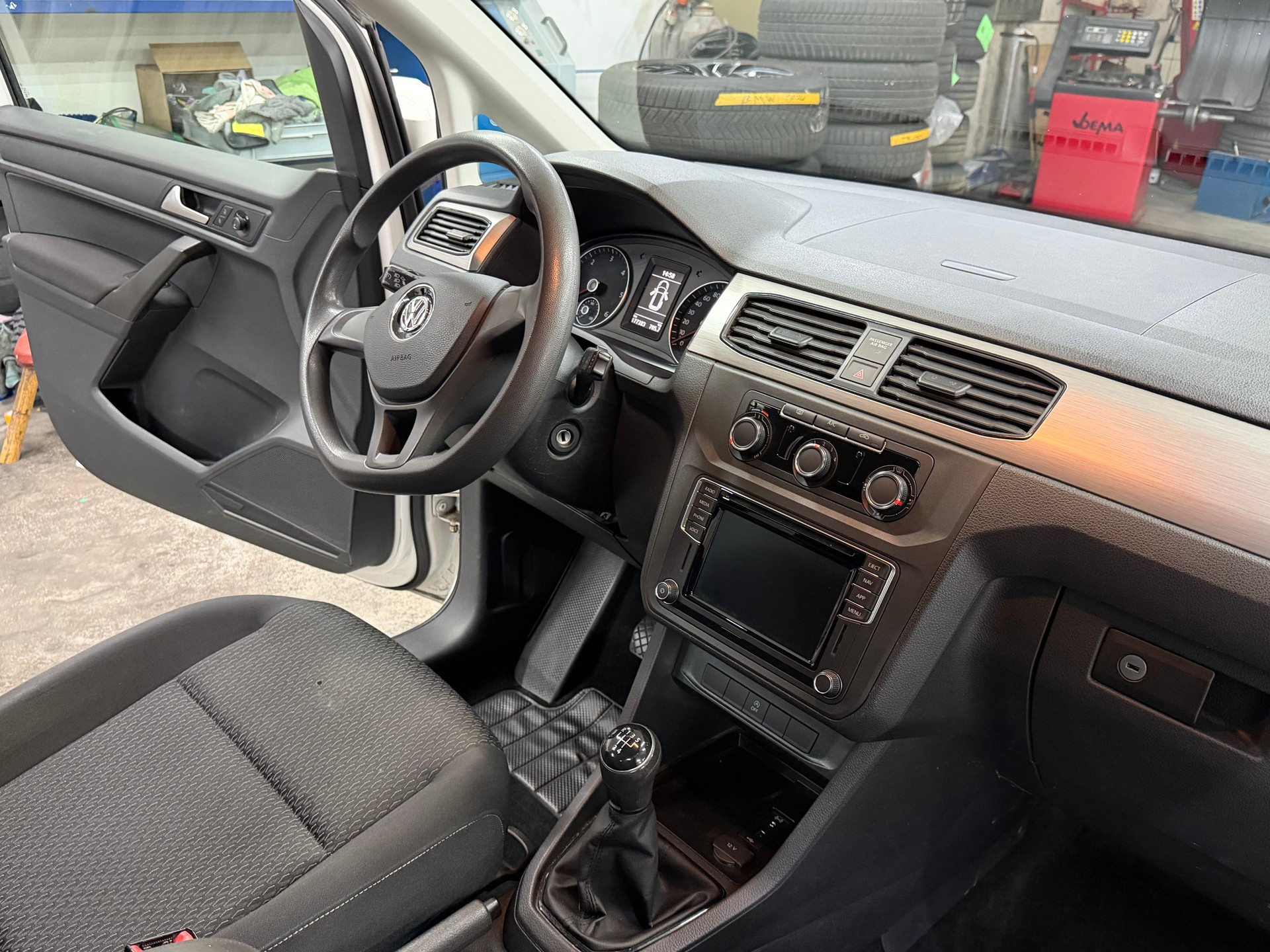VW Caddy Maxi 2.0 TDI-image-10