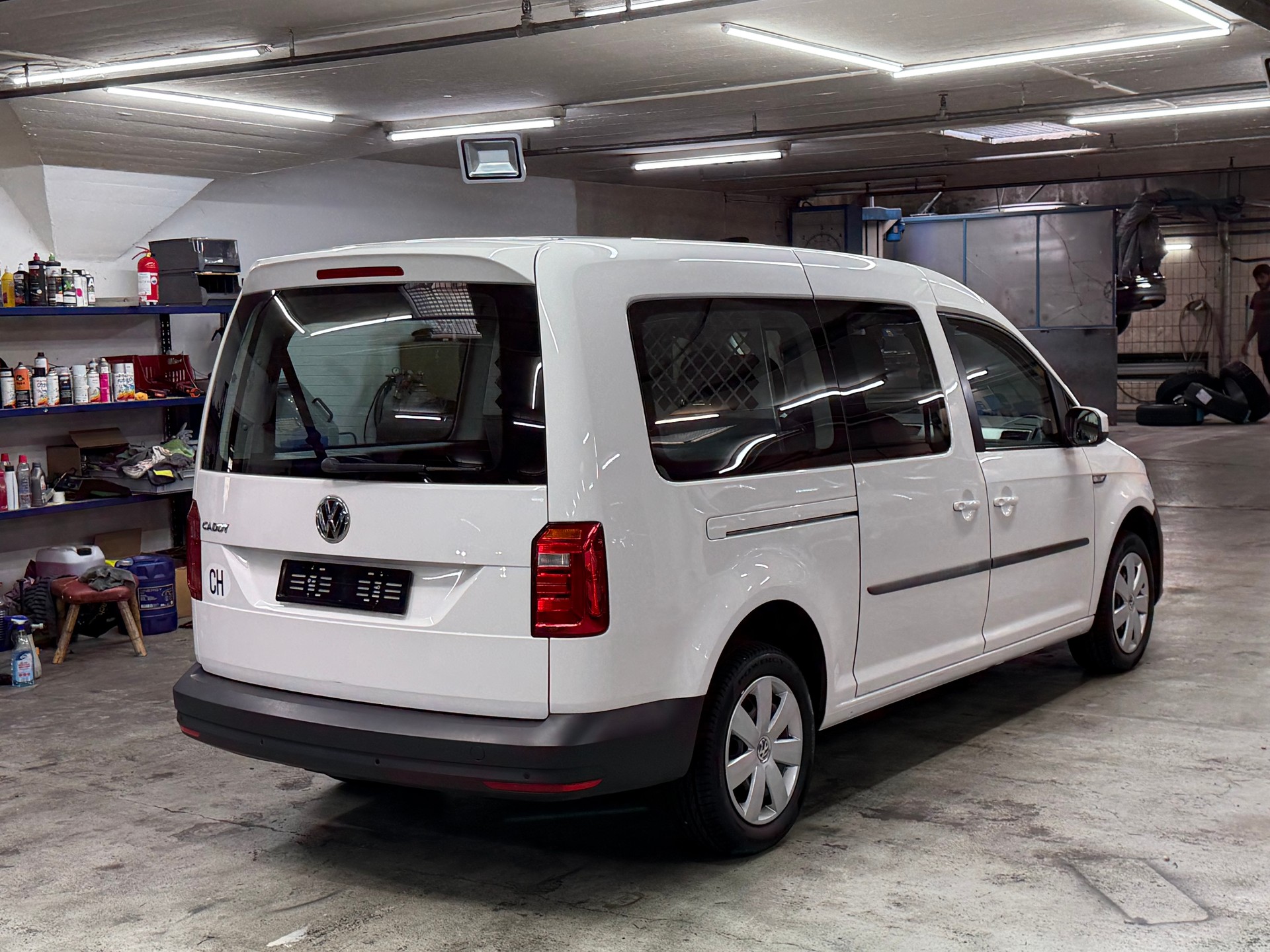 VW Caddy Maxi 2.0 TDI-image-4