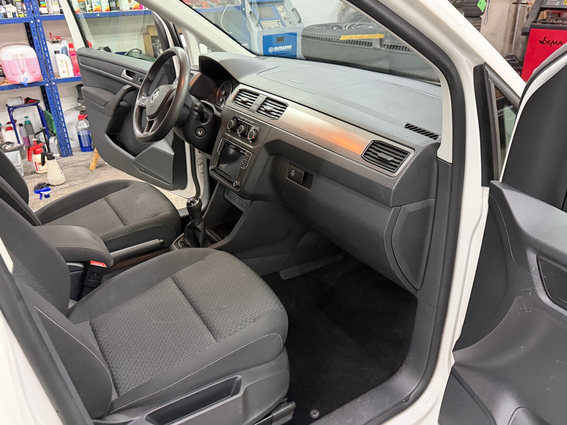 VW Caddy Maxi 2.0 TDI-image-9