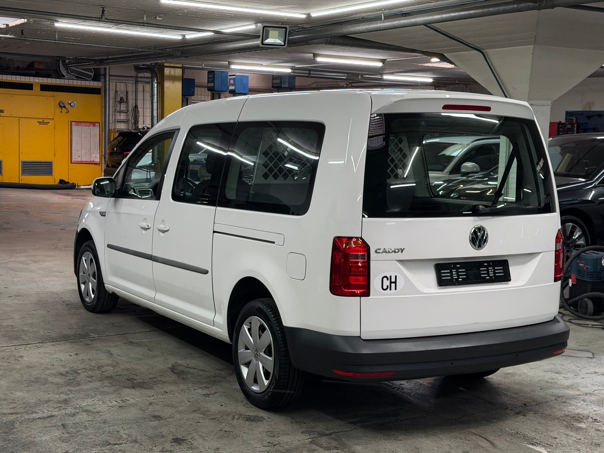 VW Caddy Maxi 2.0 TDI-image-14