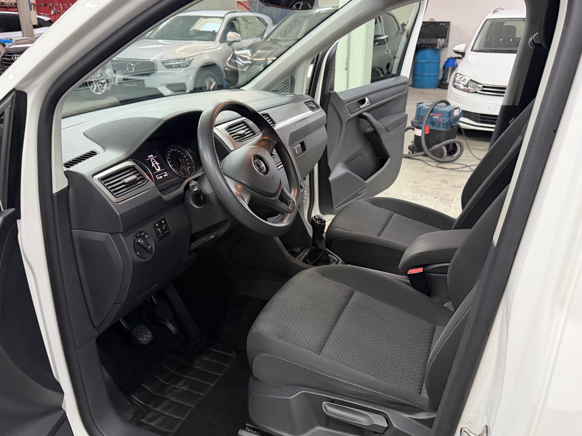 VW Caddy Maxi 2.0 TDI-image-11