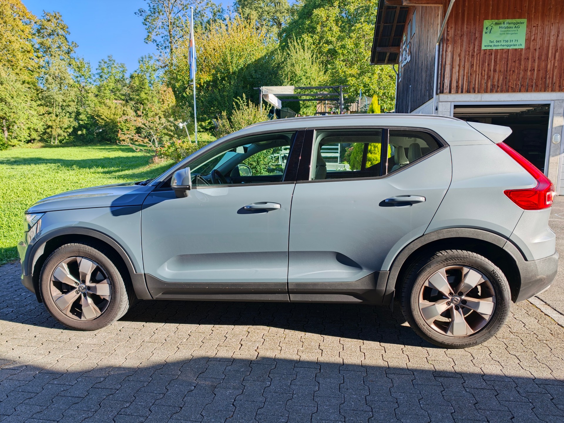VOLVO 2.0 D4 Momentum AWD-image-1