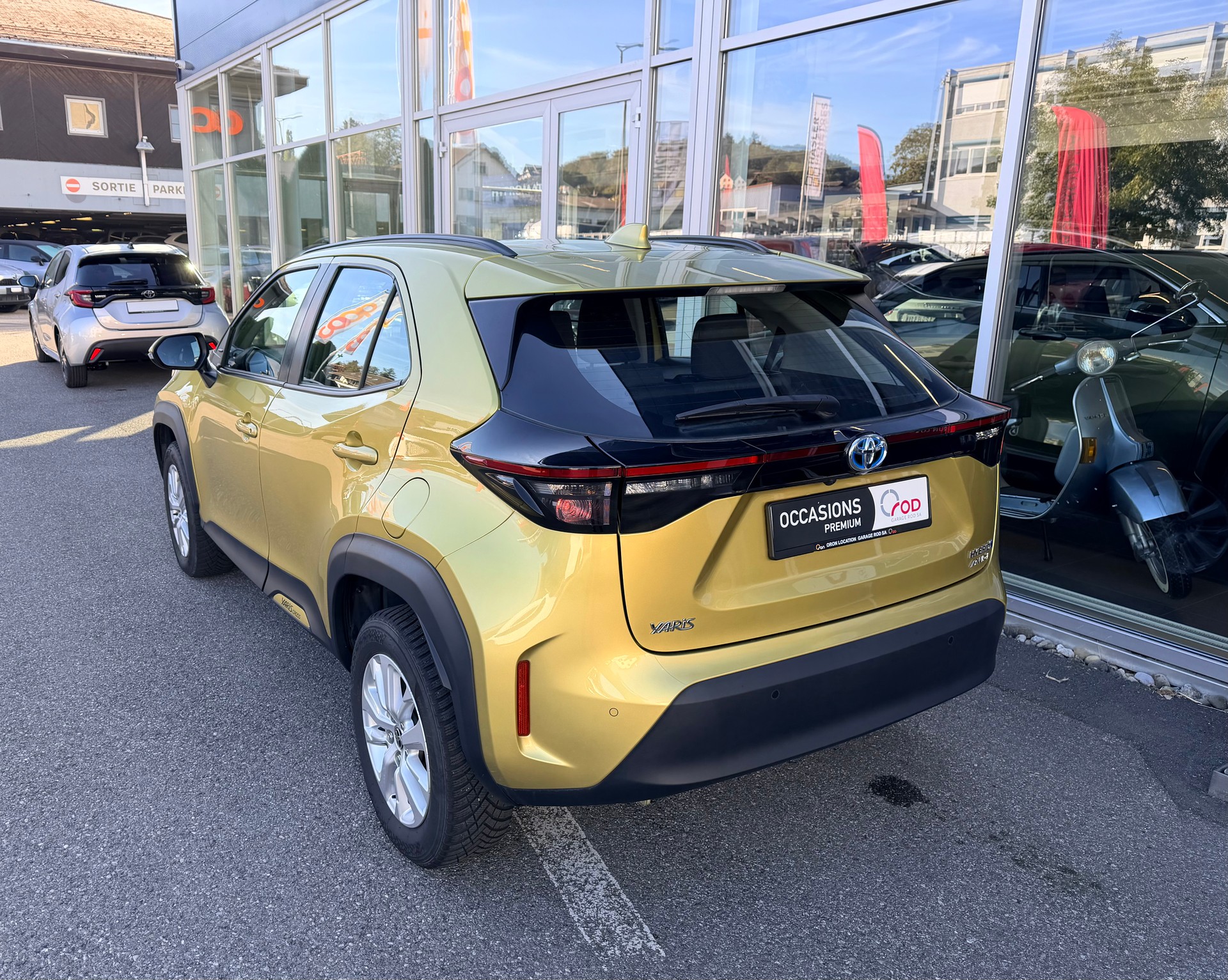 TOYOTA Yaris Cross 1.5 Comfort AWDi e-CVT-image-5