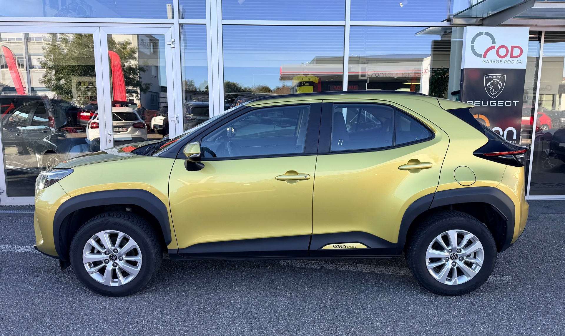 TOYOTA Yaris Cross 1.5 Comfort AWDi e-CVT-image-3