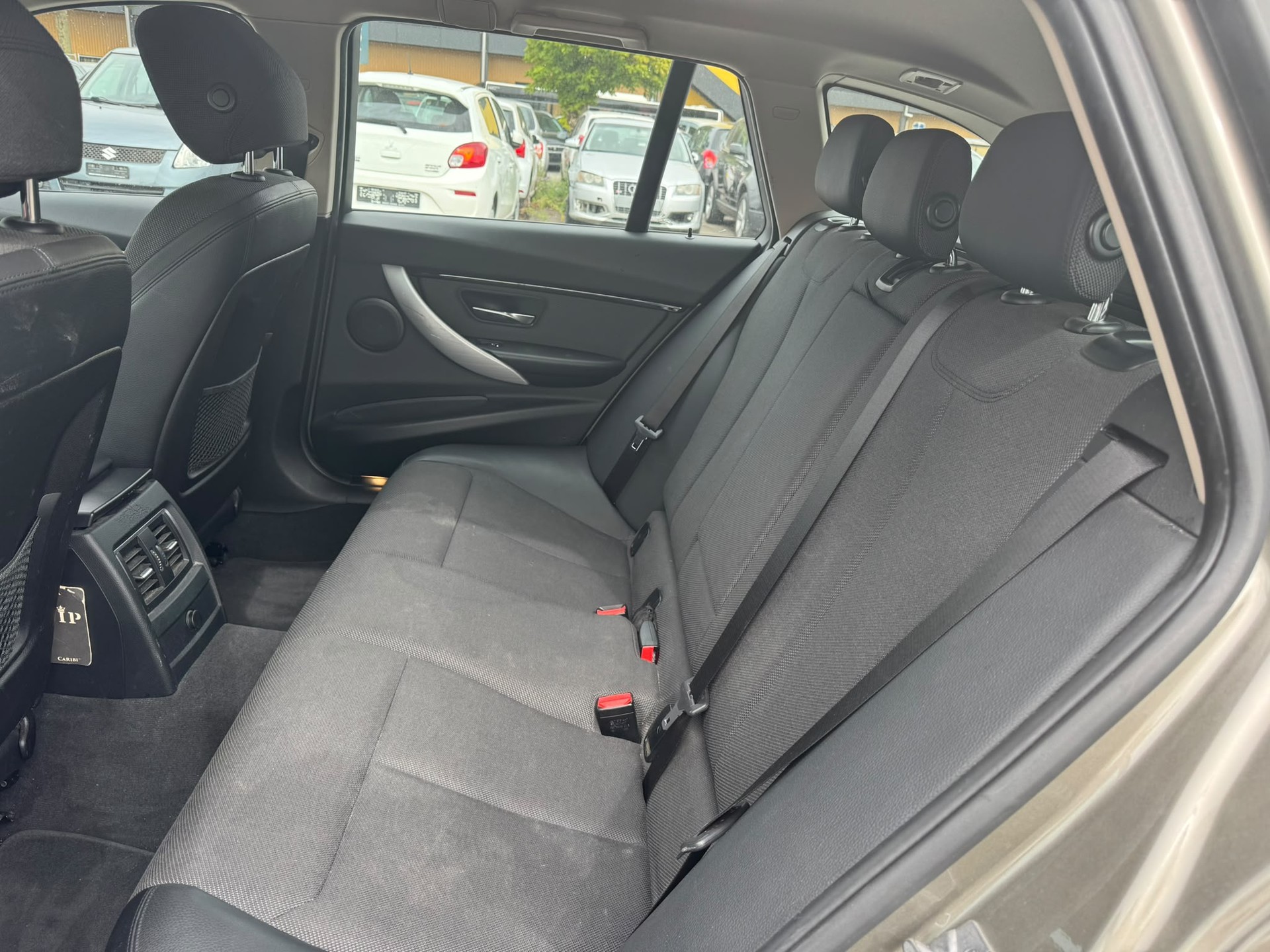 BMW 320d xDrive Touring Edition M Sport Steptronic-image-12