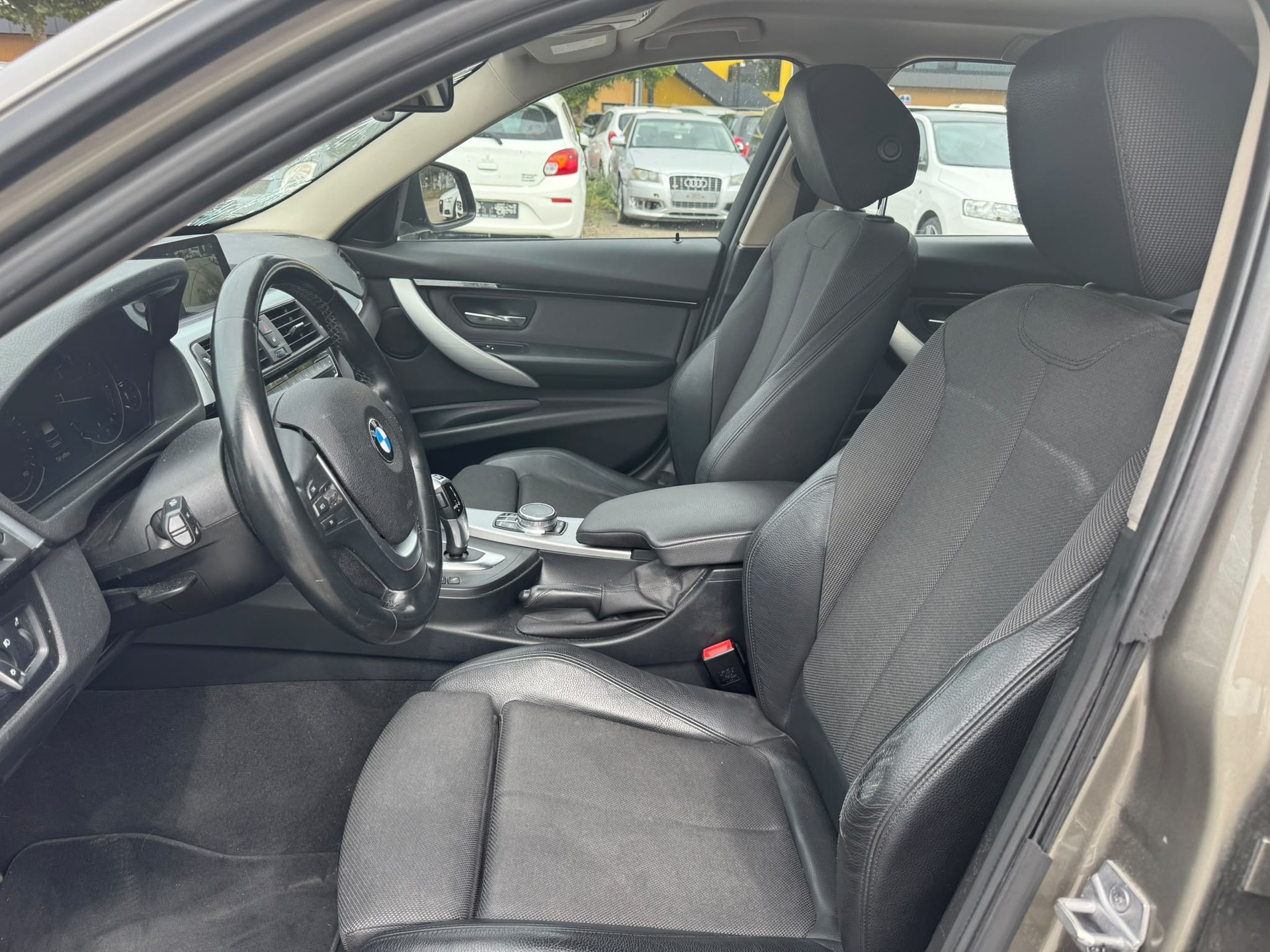 BMW 320d xDrive Touring Edition M Sport Steptronic-image-9