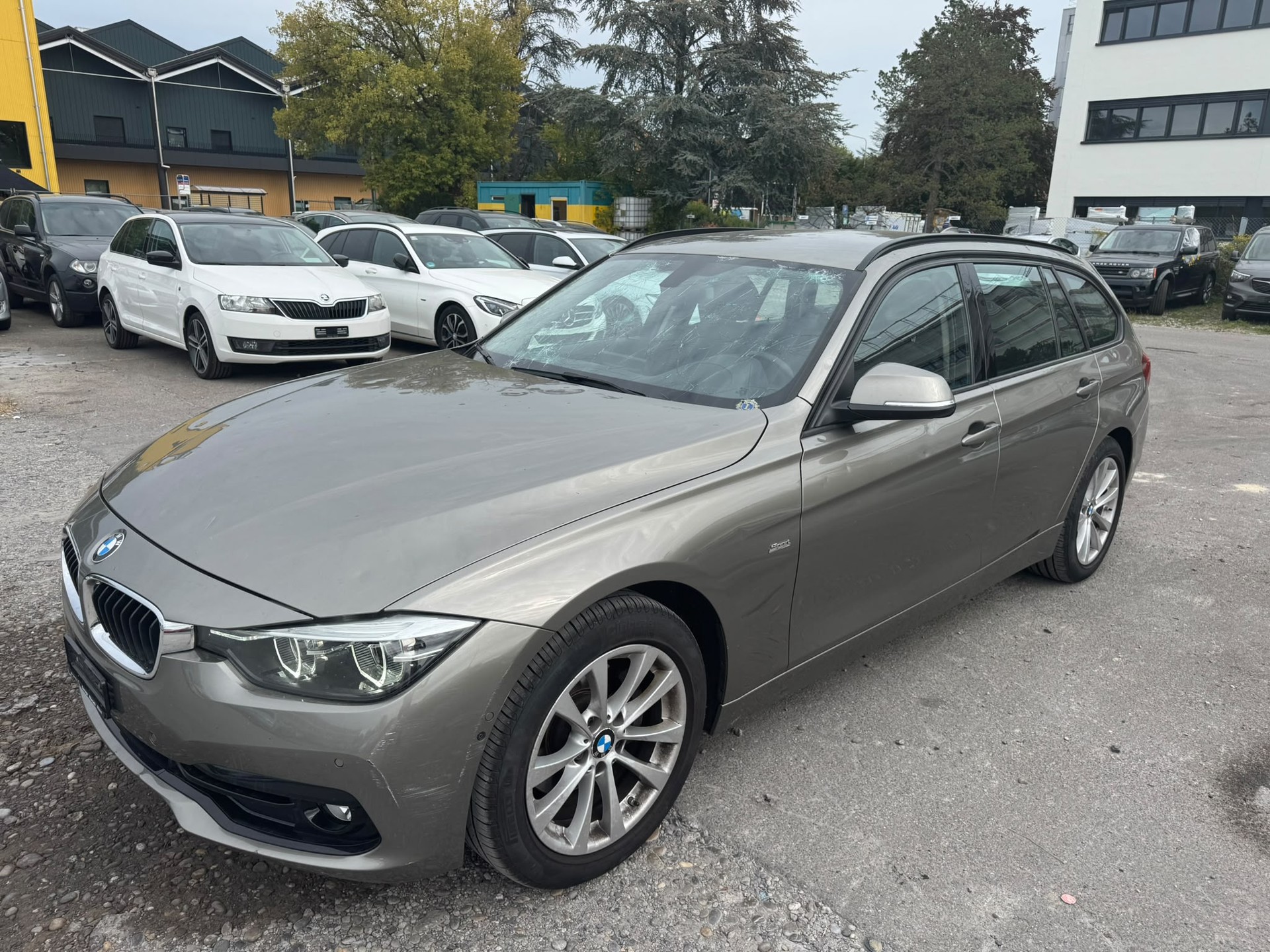 BMW 320d xDrive Touring Edition M Sport Steptronic-image-2