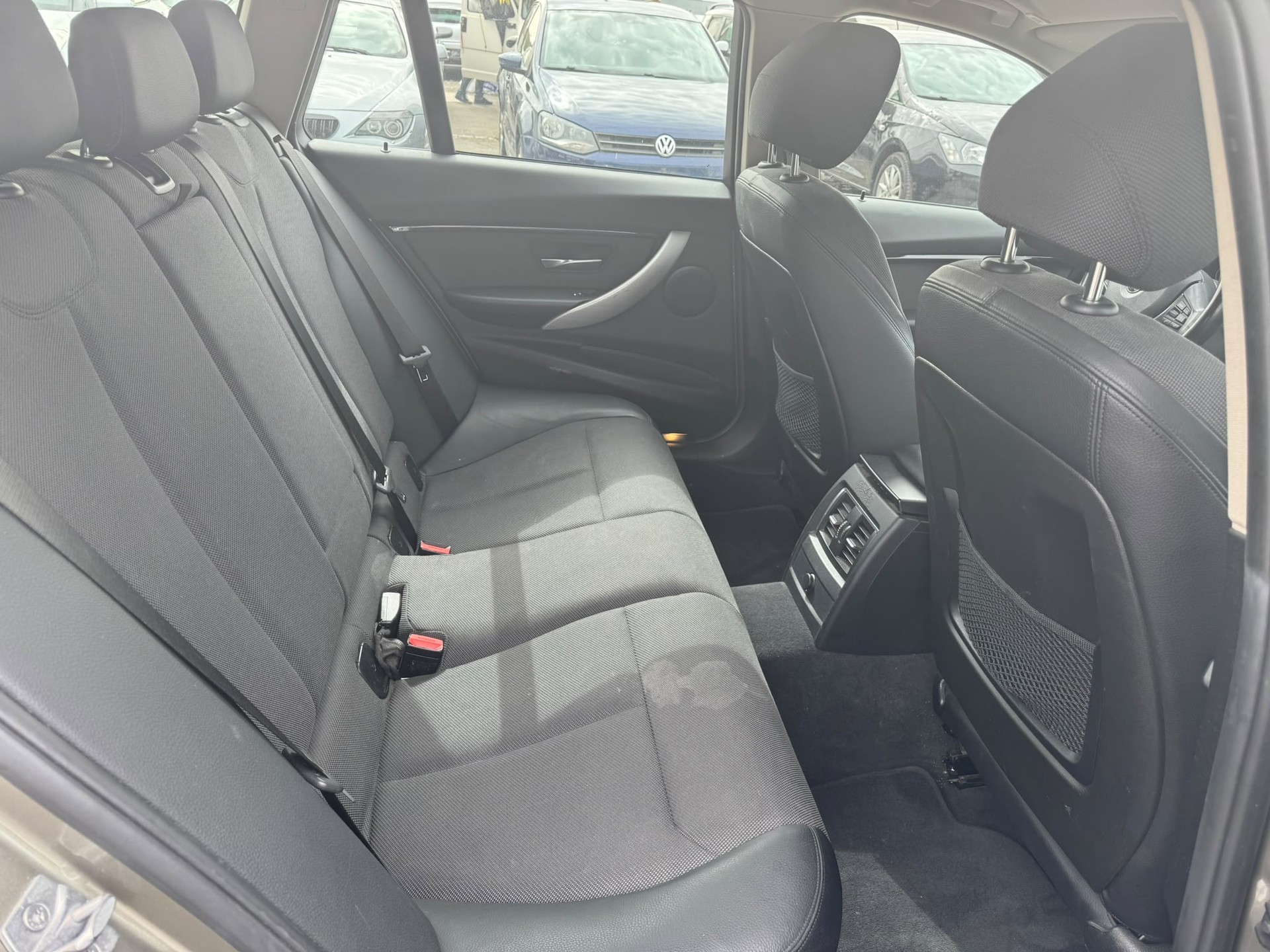 BMW 320d xDrive Touring Edition M Sport Steptronic-image-8