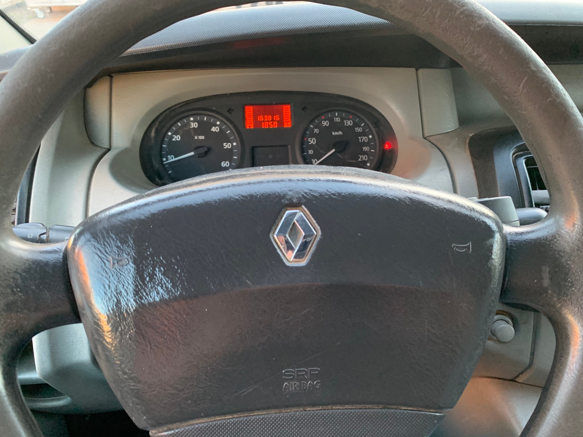 RENAULT Trafic 2.0 dCi 90 2.7t L1H1-image-12