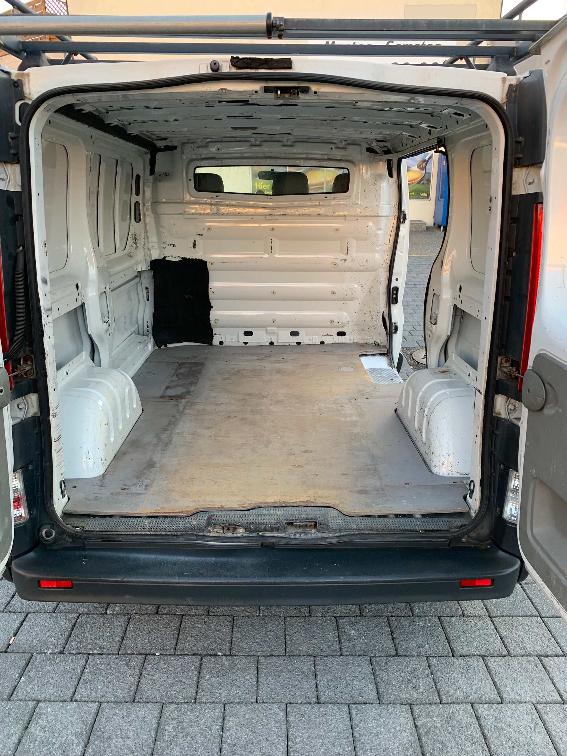 RENAULT Trafic 2.0 dCi 90 2.7t L1H1-image-7