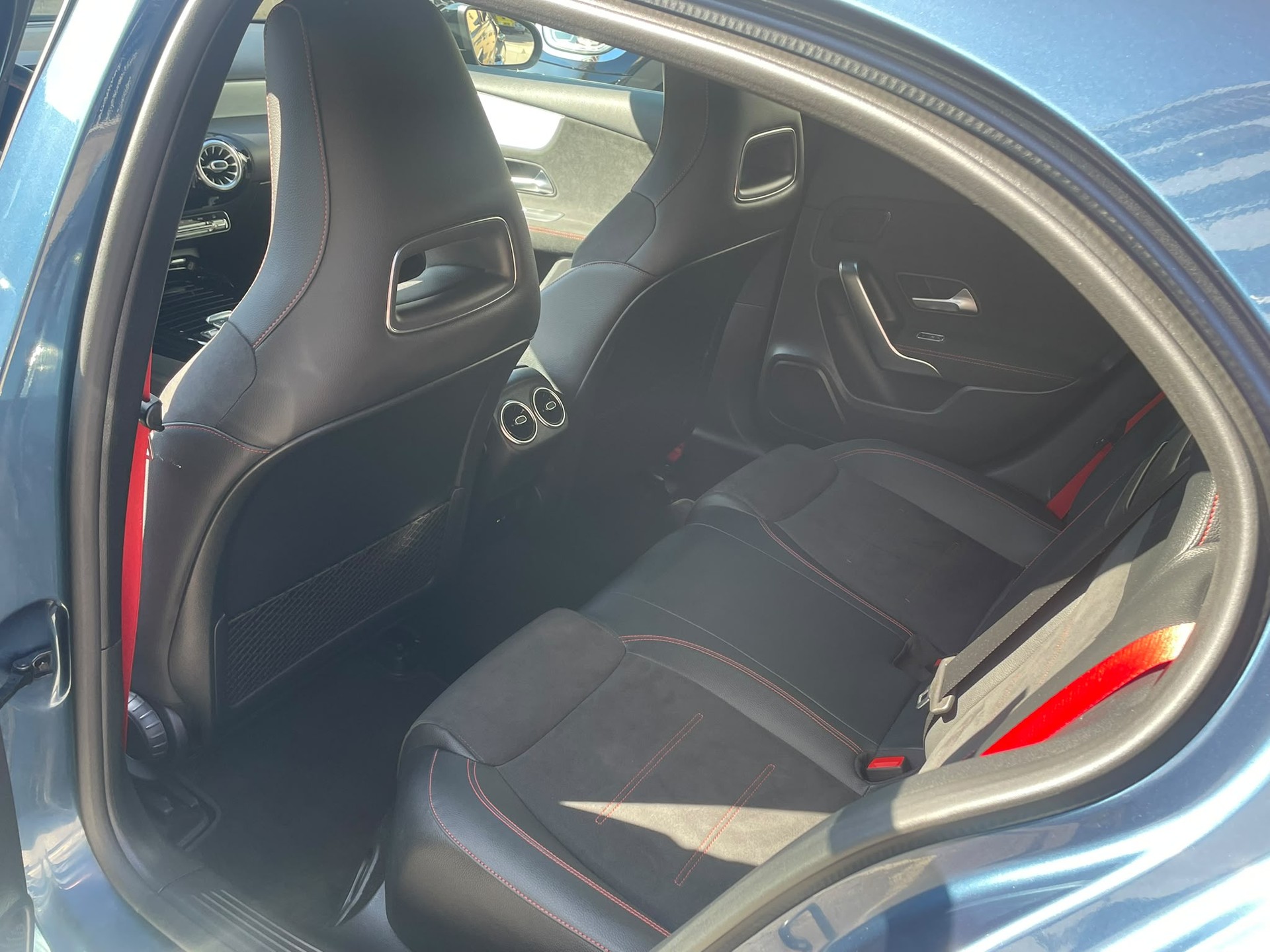 MERCEDES-BENZ A 35 AMG 4Matic Speedshift-image-9