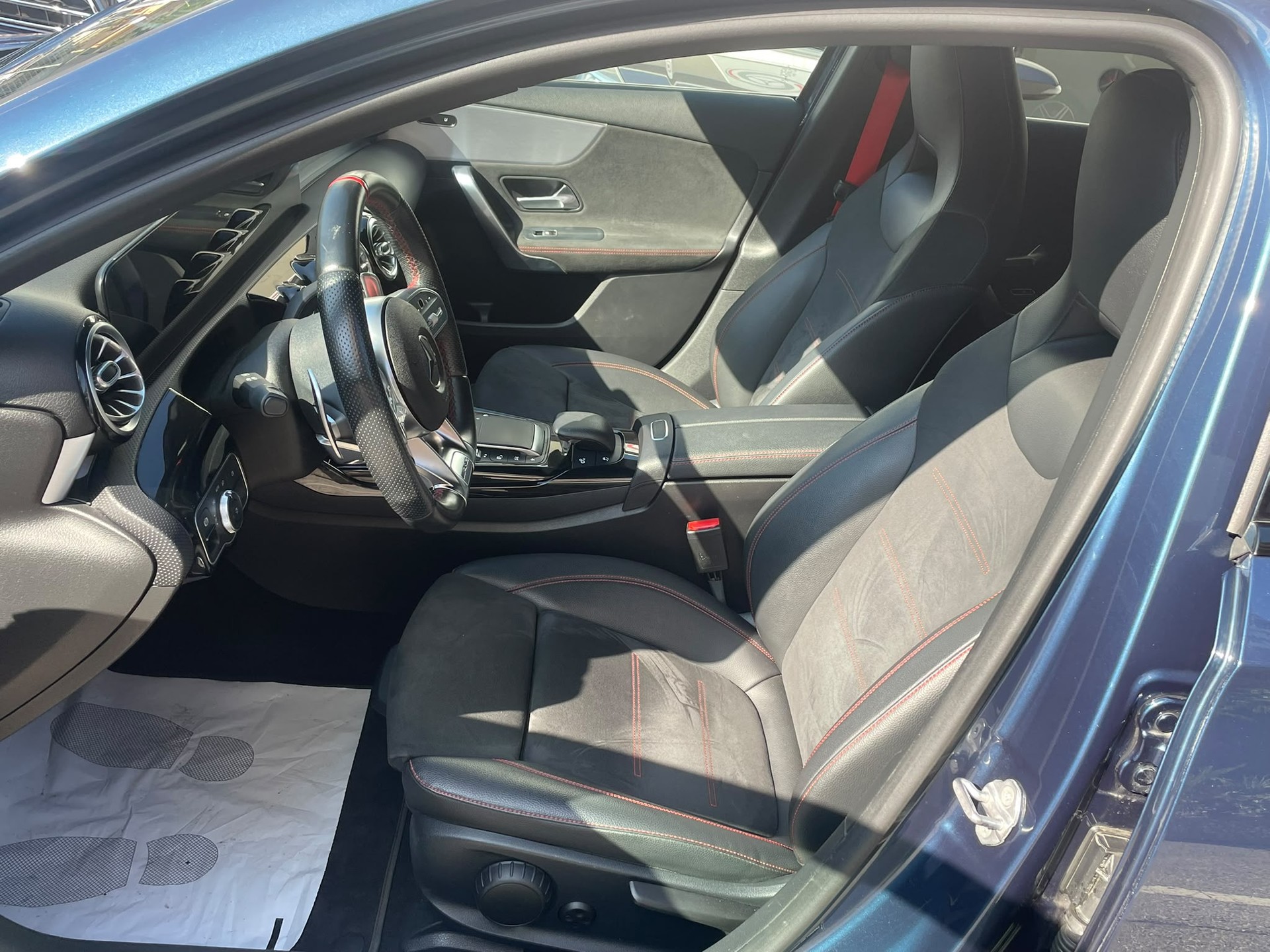 MERCEDES-BENZ A 35 AMG 4Matic Speedshift-image-8