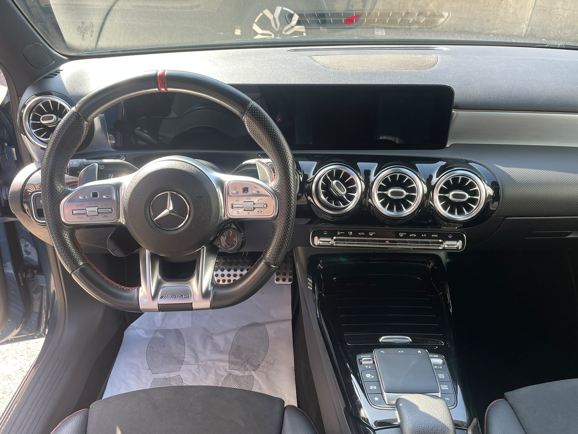 MERCEDES-BENZ A 35 AMG 4Matic Speedshift-image-7